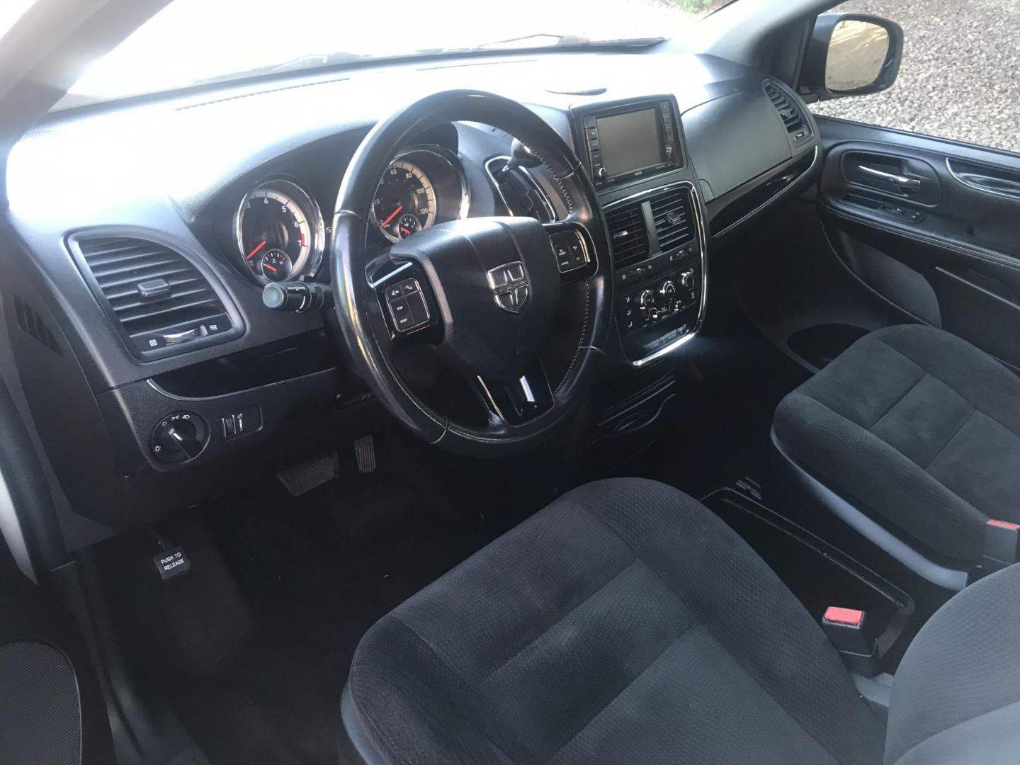 2017 WHITE /gray Dodge Grand Caravan SE (2C4RDGBG0HR) with an 3.6L V6 DOHC 24V engine, 6A transmission, located at 323 E Dunlap Ave., Phoenix, AZ, 85020, (602) 331-9000, 33.567677, -112.069000 - 2017 DODGE GRAND CARAVAN SE ......GREAT condition,.... Automatic, 154k miles, Ice Cold A/C, White and gray interior , Premium Sound Stereo/CD Player, Backup camera, 3RD Row seating , Alloy Wheels, This van is super clean inside and out, Incredible gas mileage! Arizona title , Runs and Drives Excell - Photo#13