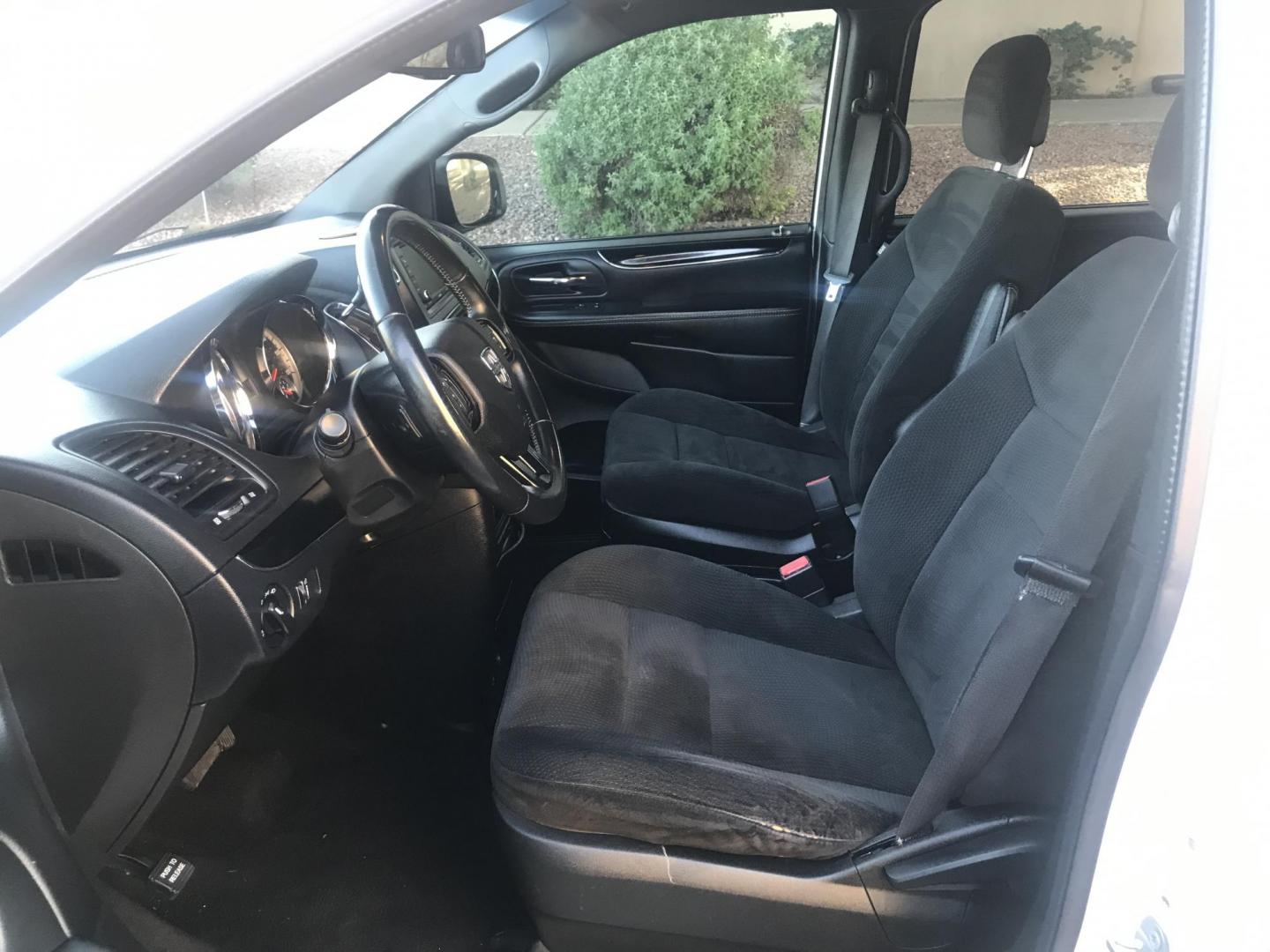 2017 WHITE /gray Dodge Grand Caravan SE (2C4RDGBG0HR) with an 3.6L V6 DOHC 24V engine, 6A transmission, located at 323 E Dunlap Ave., Phoenix, AZ, 85020, (602) 331-9000, 33.567677, -112.069000 - 2017 DODGE GRAND CARAVAN SE ......GREAT condition,.... Automatic, 154k miles, Ice Cold A/C, White and gray interior , Premium Sound Stereo/CD Player, Backup camera, 3RD Row seating , Alloy Wheels, This van is super clean inside and out, Incredible gas mileage! Arizona title , Runs and Drives Excell - Photo#14