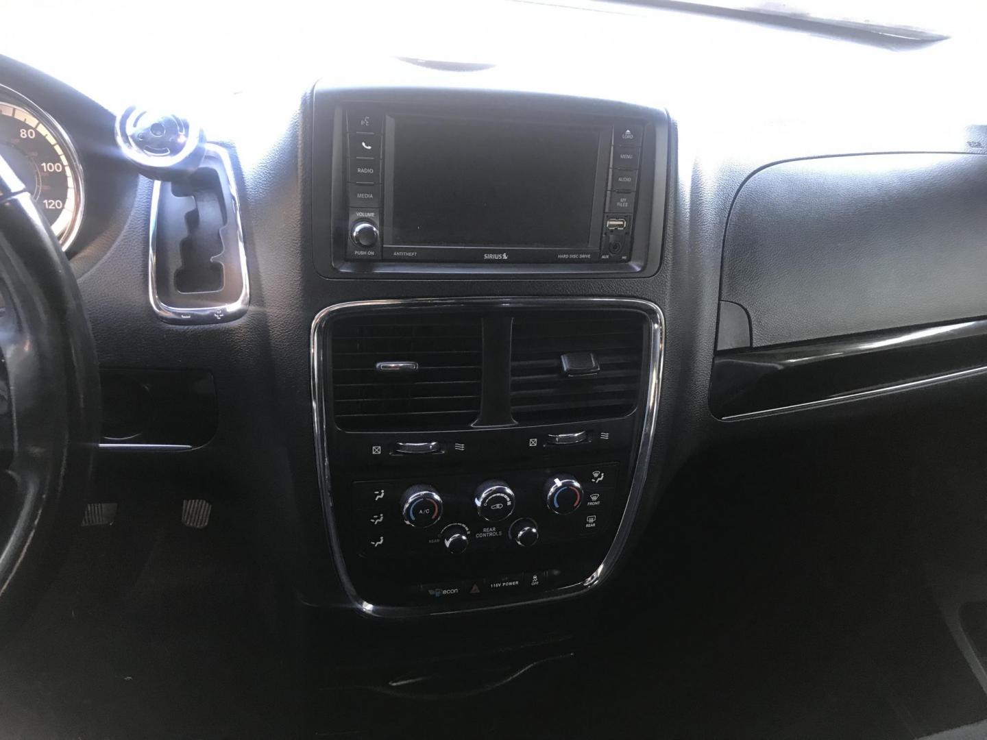 2017 WHITE /gray Dodge Grand Caravan SE (2C4RDGBG0HR) with an 3.6L V6 DOHC 24V engine, 6A transmission, located at 323 E Dunlap Ave., Phoenix, AZ, 85020, (602) 331-9000, 33.567677, -112.069000 - 2017 DODGE GRAND CARAVAN SE ......GREAT condition,.... Automatic, 154k miles, Ice Cold A/C, White and gray interior , Premium Sound Stereo/CD Player, Backup camera, 3RD Row seating , Alloy Wheels, This van is super clean inside and out, Incredible gas mileage! Arizona title , Runs and Drives Excell - Photo#15