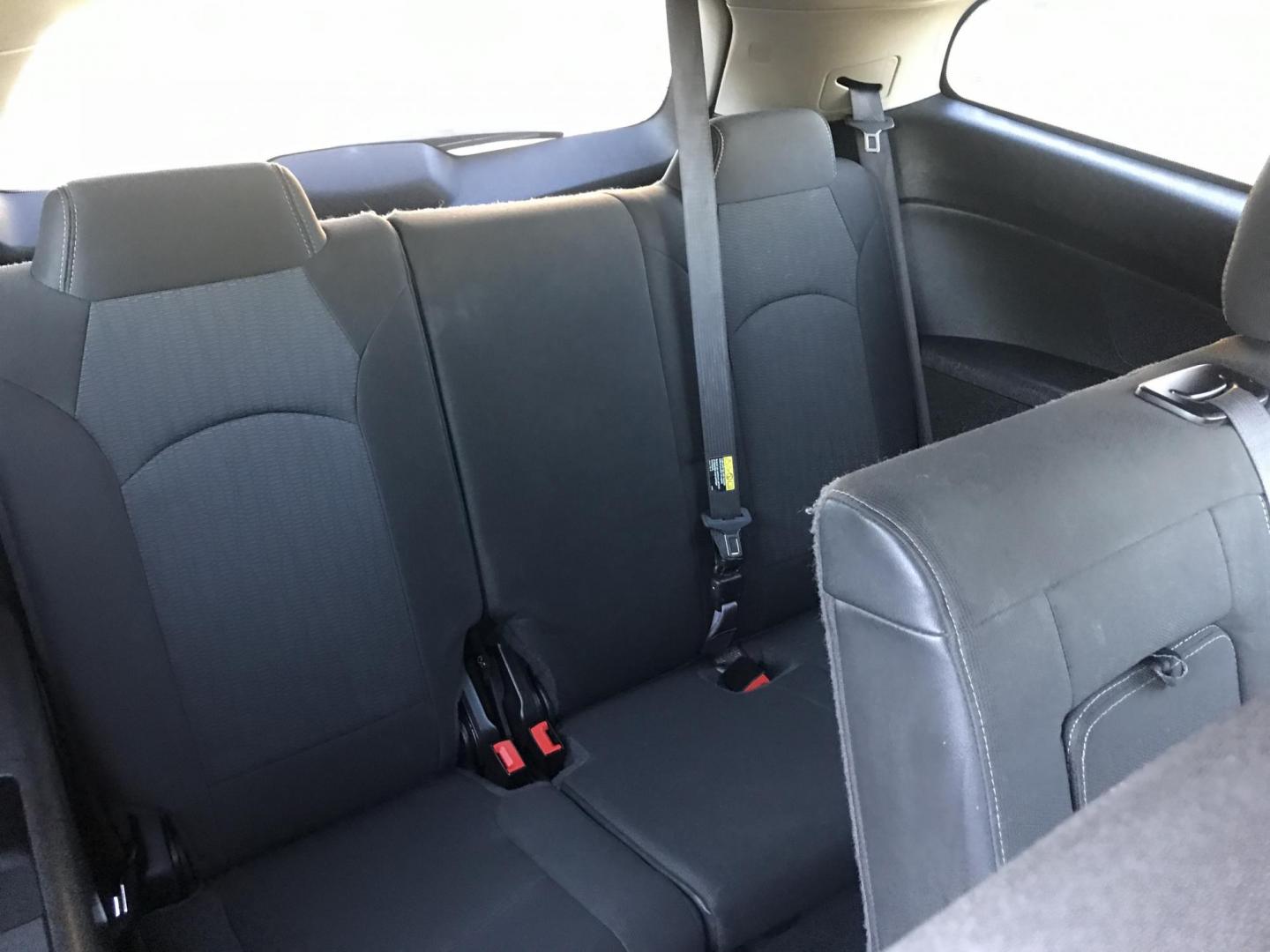 2016 WHITE /gray Chevrolet Traverse 1LT AWD (1GNKVGKD1GJ) with an 3.6L V6 DOHC 24V engine, 6A transmission, located at 323 E Dunlap Ave., Phoenix, AZ, 85020, (602) 331-9000, 33.567677, -112.069000 - 2016 CHEVROLET TRAVERSE SUV with 3RD ROW SEATING ..... A MUST SEE !!!! ........ Automatic, 3.6L Engine, with LOW 116k miles, Cold AC. Loaded with Power Options, Premium Sound Stereo/ CD Player, Beautiful White Exterior with gray cloth seats, Backup Camera, Alloy Wheels, Good Tires, Clean title , Run - Photo#10