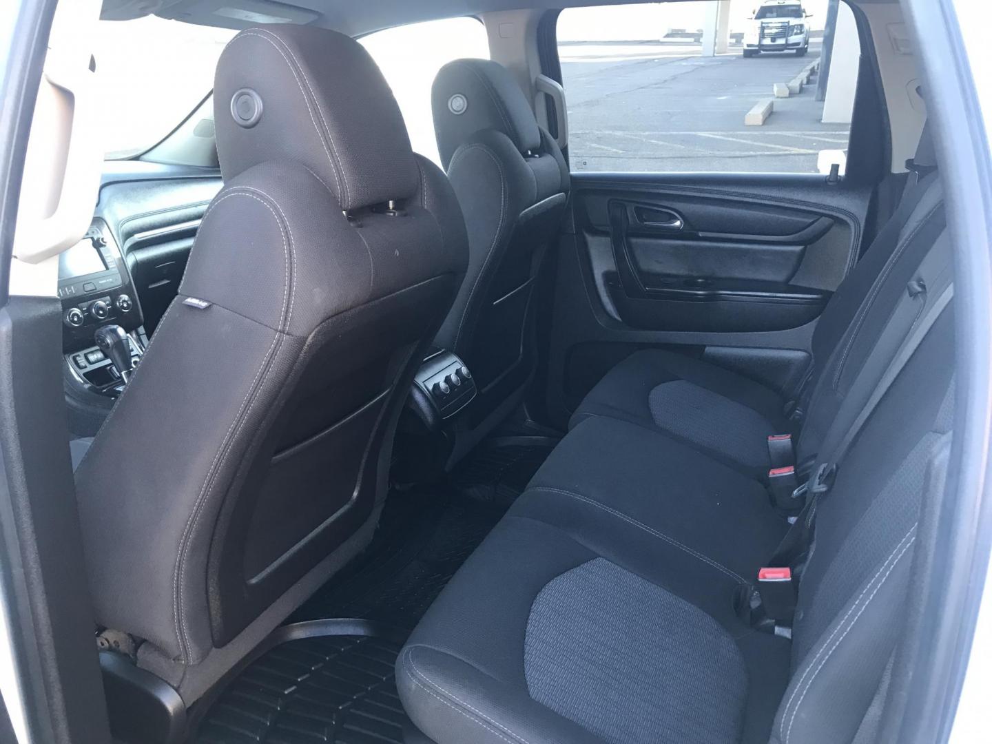 2016 WHITE /gray Chevrolet Traverse 1LT AWD (1GNKVGKD1GJ) with an 3.6L V6 DOHC 24V engine, 6A transmission, located at 323 E Dunlap Ave., Phoenix, AZ, 85020, (602) 331-9000, 33.567677, -112.069000 - 2016 CHEVROLET TRAVERSE SUV with 3RD ROW SEATING ..... A MUST SEE !!!! ........ Automatic, 3.6L Engine, with LOW 116k miles, Cold AC. Loaded with Power Options, Premium Sound Stereo/ CD Player, Beautiful White Exterior with gray cloth seats, Backup Camera, Alloy Wheels, Good Tires, Clean title , Run - Photo#12