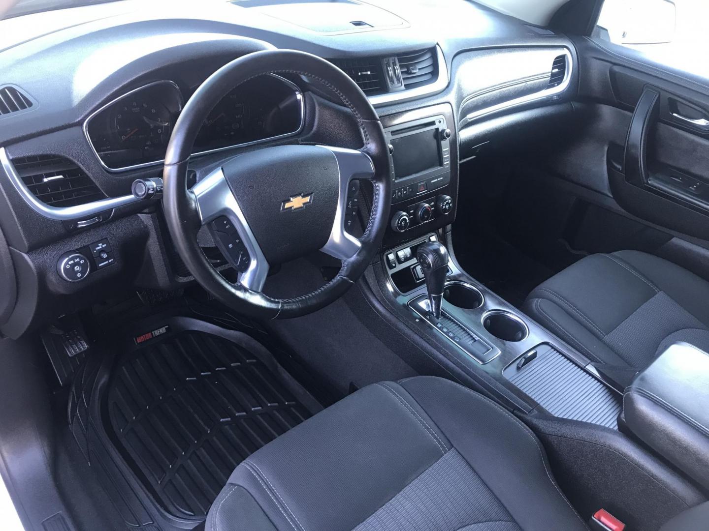 2016 WHITE /gray Chevrolet Traverse 1LT AWD (1GNKVGKD1GJ) with an 3.6L V6 DOHC 24V engine, 6A transmission, located at 323 E Dunlap Ave., Phoenix, AZ, 85020, (602) 331-9000, 33.567677, -112.069000 - 2016 CHEVROLET TRAVERSE SUV with 3RD ROW SEATING ..... A MUST SEE !!!! ........ Automatic, 3.6L Engine, with LOW 116k miles, Cold AC. Loaded with Power Options, Premium Sound Stereo/ CD Player, Beautiful White Exterior with gray cloth seats, Backup Camera, Alloy Wheels, Good Tires, Clean title , Run - Photo#13