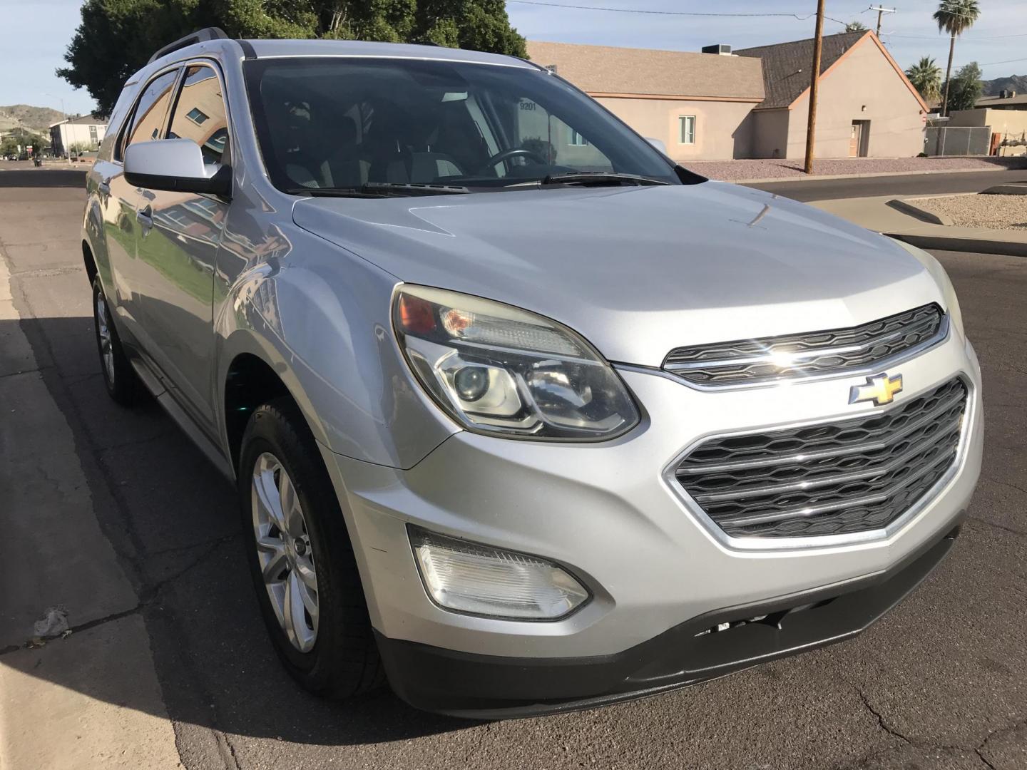 2016 silver /gray Chevrolet Equinox LT AWD (1GNFLFEK0GZ) with an 2.4L L4 DOHC 16V FFV engine, 6A transmission, located at 323 E Dunlap Ave., Phoenix, AZ, 85020, (602) 331-9000, 33.567677, -112.069000 - 2016 Chevrolet Equinox LT 4WD AWD SUV ,.......EXCELLENT condition,.... Automatic, 4cyl. 2.4L..... Ice Cold A/C, Silver and gray interior with cloth seats in near perfect condition, Backup Camera, Premiumm Sound CD, Power Options, This suv is gorgeous inside and out, Incredible gas mileage! Arizona t - Photo#4