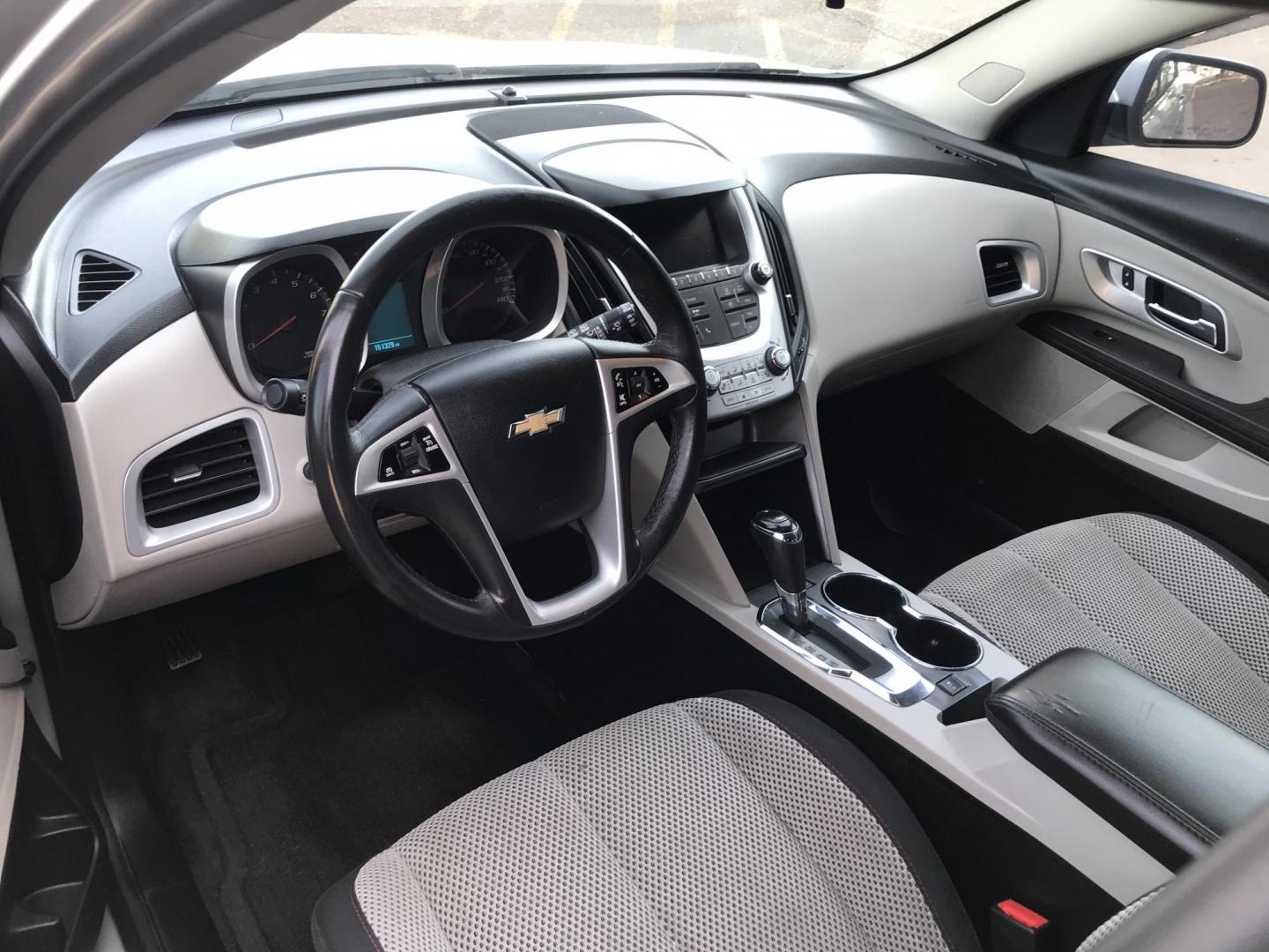 2016 silver /gray Chevrolet Equinox LT AWD (1GNFLFEK0GZ) with an 2.4L L4 DOHC 16V FFV engine, 6A transmission, located at 323 E Dunlap Ave., Phoenix, AZ, 85020, (602) 331-9000, 33.567677, -112.069000 - 2016 Chevrolet Equinox LT 4WD AWD SUV ,.......EXCELLENT condition,.... Automatic, 4cyl. 2.4L..... Ice Cold A/C, Silver and gray interior with cloth seats in near perfect condition, Backup Camera, Premiumm Sound CD, Power Options, This suv is gorgeous inside and out, Incredible gas mileage! Arizona t - Photo#12