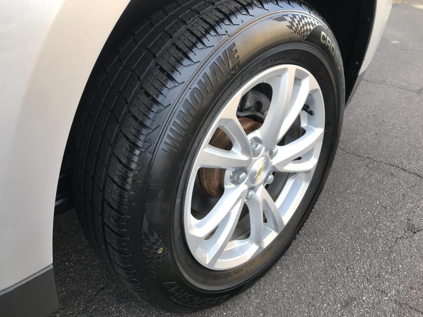 2016 silver /gray Chevrolet Equinox LT AWD (1GNFLFEK0GZ) with an 2.4L L4 DOHC 16V FFV engine, 6A transmission, located at 323 E Dunlap Ave., Phoenix, AZ, 85020, (602) 331-9000, 33.567677, -112.069000 - 2016 Chevrolet Equinox LT 4WD AWD SUV ,.......EXCELLENT condition,.... Automatic, 4cyl. 2.4L..... Ice Cold A/C, Silver and gray interior with cloth seats in near perfect condition, Backup Camera, Premiumm Sound CD, Power Options, This suv is gorgeous inside and out, Incredible gas mileage! Arizona t - Photo#17