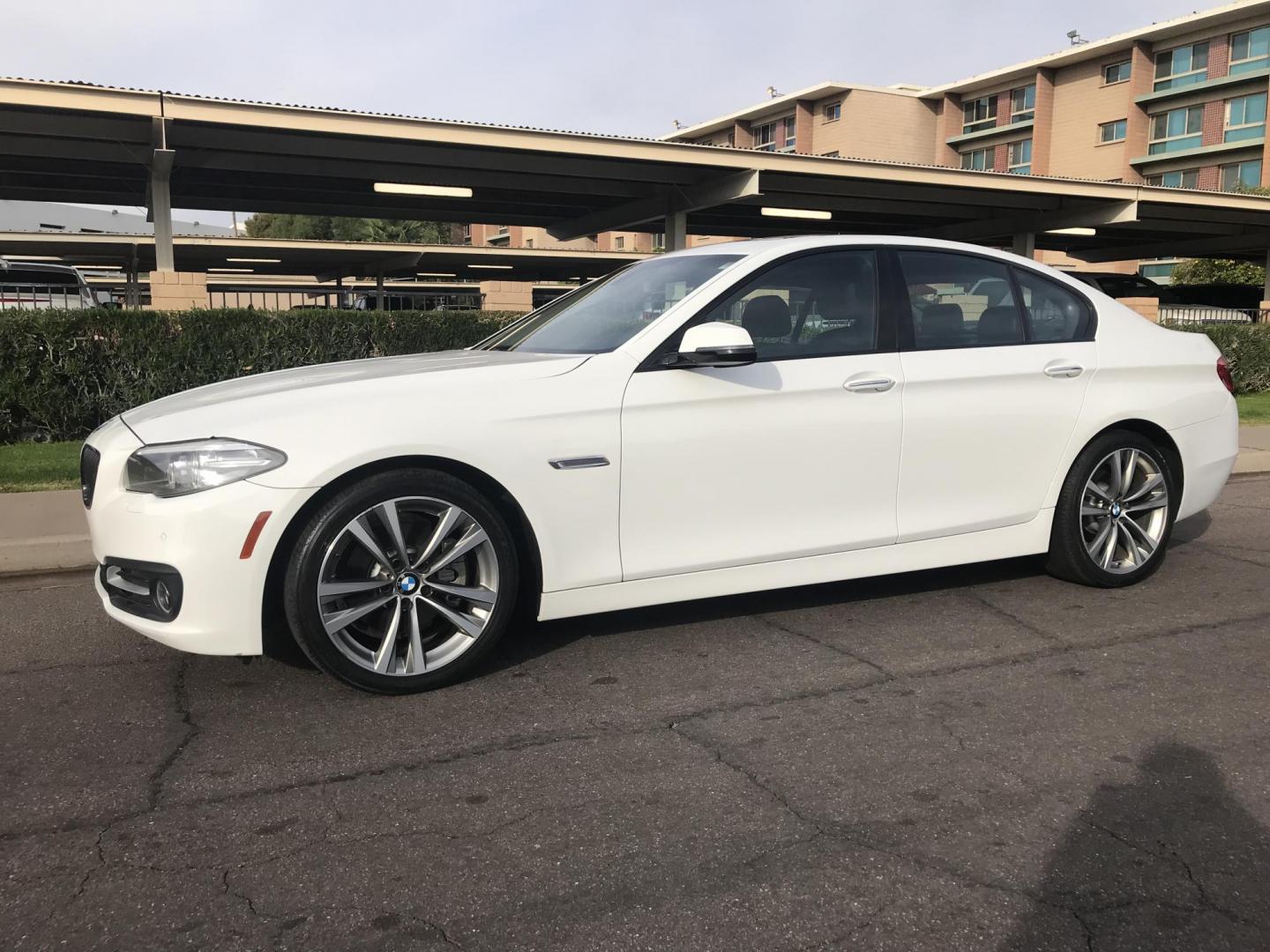 2016 WHITE /black BMW 5-Series 528i xDrive (WBA5A7C5XGG) with an 3.0L L6 DOHC 24V engine, 8A transmission, located at 323 E Dunlap Ave., Phoenix, AZ, 85020, (602) 331-9000, 33.567677, -112.069000 - 2016 BMW 528i xDrive LUXURY SEDAN ..... A MUST SEE !!!! ........ Automatic, 3.0L Engine, with LOW 114k miles, Cold AC. Fully Loaded with Power Options, Premium Sound Stereo/ CD Player, Beautiful White Exterior with tan leather seats, Backup Camera, Sunroof, Alloy Wheels, Good Tires, Clean title , Ru - Photo#2