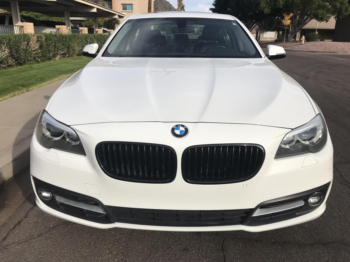 2016 WHITE /black BMW 5-Series 528i xDrive (WBA5A7C5XGG) with an 3.0L L6 DOHC 24V engine, 8A transmission, located at 323 E Dunlap Ave., Phoenix, AZ, 85020, (602) 331-9000, 33.567677, -112.069000 - 2016 BMW 528i xDrive LUXURY SEDAN ..... A MUST SEE !!!! ........ Automatic, 3.0L Engine, with LOW 114k miles, Cold AC. Fully Loaded with Power Options, Premium Sound Stereo/ CD Player, Beautiful White Exterior with tan leather seats, Backup Camera, Sunroof, Alloy Wheels, Good Tires, Clean title , Ru - Photo#3