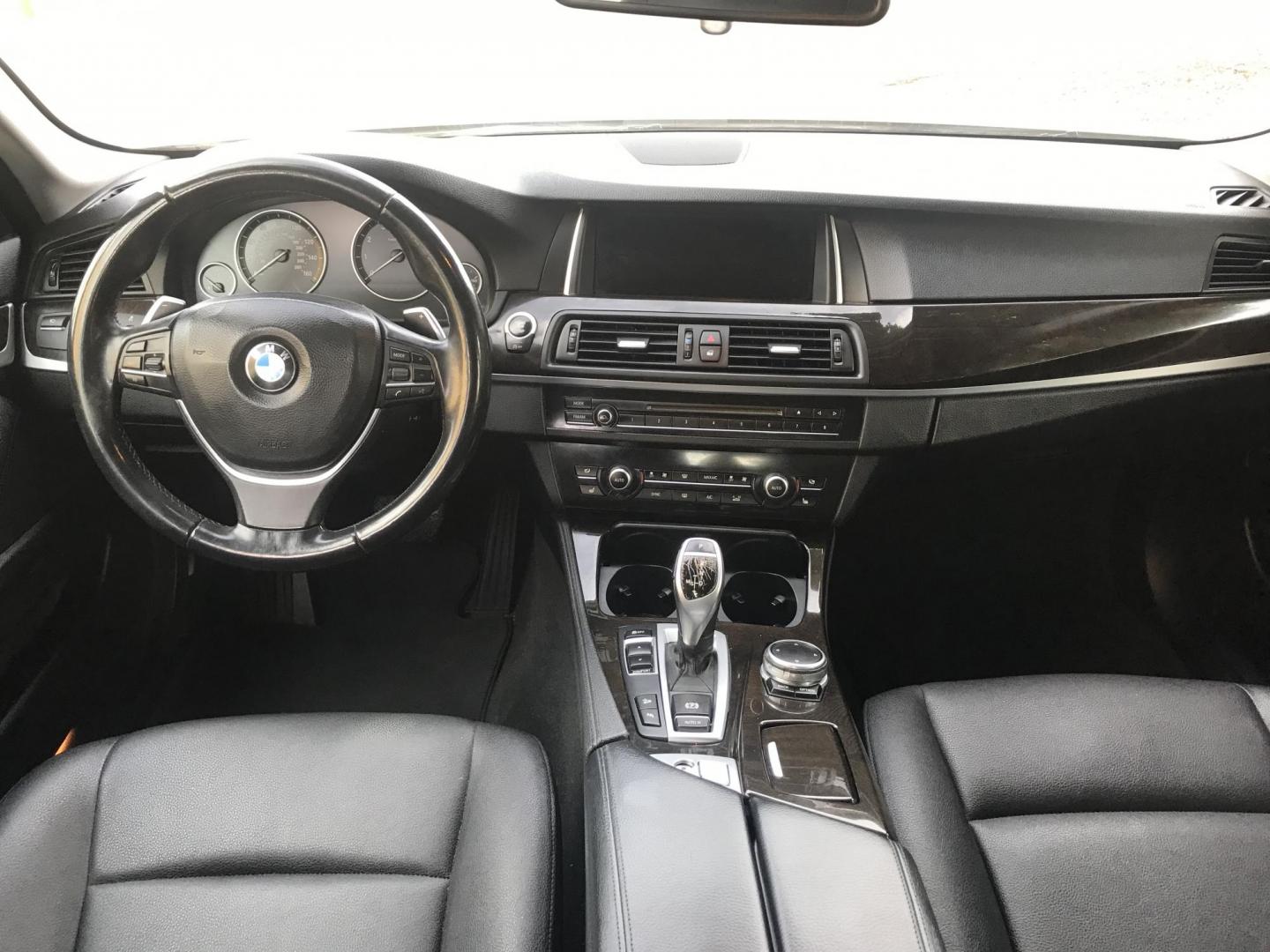 2016 WHITE /black BMW 5-Series 528i xDrive (WBA5A7C5XGG) with an 3.0L L6 DOHC 24V engine, 8A transmission, located at 323 E Dunlap Ave., Phoenix, AZ, 85020, (602) 331-9000, 33.567677, -112.069000 - 2016 BMW 528i xDrive LUXURY SEDAN ..... A MUST SEE !!!! ........ Automatic, 3.0L Engine, with LOW 114k miles, Cold AC. Fully Loaded with Power Options, Premium Sound Stereo/ CD Player, Beautiful White Exterior with tan leather seats, Backup Camera, Sunroof, Alloy Wheels, Good Tires, Clean title , Ru - Photo#10