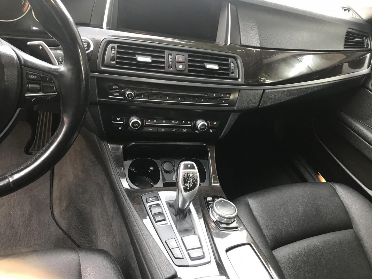 2016 WHITE /black BMW 5-Series 528i xDrive (WBA5A7C5XGG) with an 3.0L L6 DOHC 24V engine, 8A transmission, located at 323 E Dunlap Ave., Phoenix, AZ, 85020, (602) 331-9000, 33.567677, -112.069000 - 2016 BMW 528i xDrive LUXURY SEDAN ..... A MUST SEE !!!! ........ Automatic, 3.0L Engine, with LOW 114k miles, Cold AC. Fully Loaded with Power Options, Premium Sound Stereo/ CD Player, Beautiful White Exterior with tan leather seats, Backup Camera, Sunroof, Alloy Wheels, Good Tires, Clean title , Ru - Photo#14