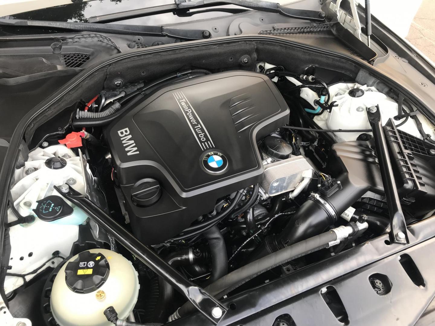 2016 WHITE /black BMW 5-Series 528i xDrive (WBA5A7C5XGG) with an 3.0L L6 DOHC 24V engine, 8A transmission, located at 323 E Dunlap Ave., Phoenix, AZ, 85020, (602) 331-9000, 33.567677, -112.069000 - 2016 BMW 528i xDrive LUXURY SEDAN ..... A MUST SEE !!!! ........ Automatic, 3.0L Engine, with LOW 114k miles, Cold AC. Fully Loaded with Power Options, Premium Sound Stereo/ CD Player, Beautiful White Exterior with tan leather seats, Backup Camera, Sunroof, Alloy Wheels, Good Tires, Clean title , Ru - Photo#15