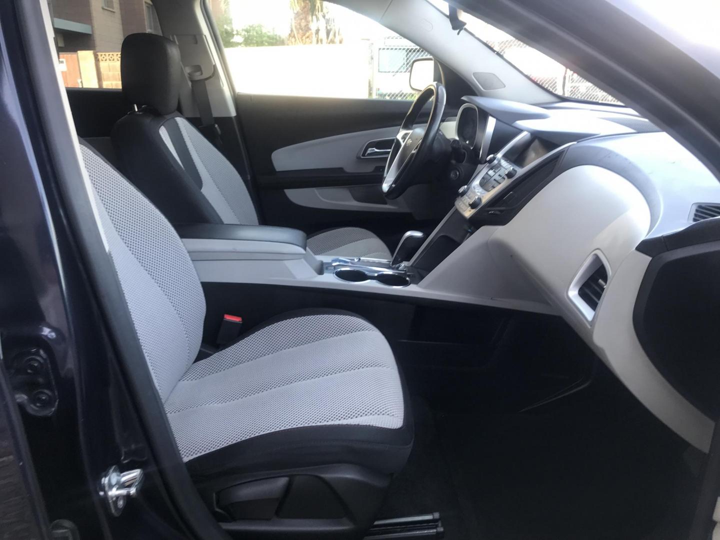 2015 BLUE /GRAY Chevrolet Equinox 1LT 2WD (2GNALBEKXF6) with an 2.4L L4 DOHC 16V FFV engine, 6-Speed Automatic transmission, located at 323 E Dunlap Ave., Phoenix, AZ, 85020, (602) 331-9000, 33.567677, -112.069000 - 2015 Chevrolet Equinox 1LT 2WD SUV ,.......EXCELLENT condition,.... Automatic, 4cyl. 2.4L..... Ice Cold A/C, Blue and gray interior with cloth seats in near perfect condition, Backup Camera, Premium Sound CD, Power Options, This SUV is gorgeous inside and out, Incredible gas mileage! Arizona title , - Photo#8