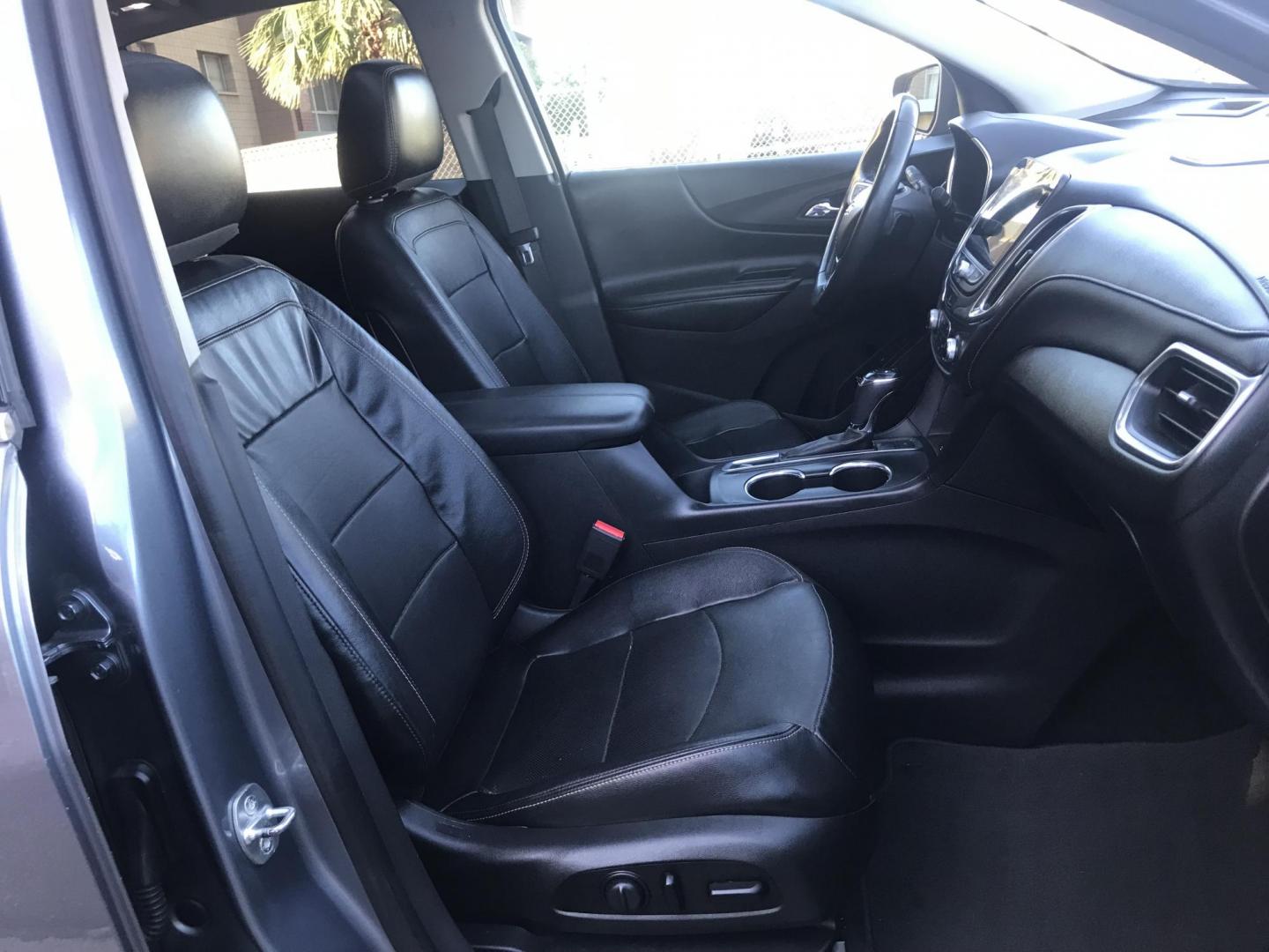 2019 gray /gray Chevrolet Equinox Premier Diesel AWD (3GNAXZEU2KL) with an 1.6L L4 DOHC 16V DIESEL engine, 9A transmission, located at 323 E Dunlap Ave., Phoenix, AZ, 85020, (602) 331-9000, 33.567677, -112.069000 - DIESEL 2019 Chevrolet Equinox PREMIER 4WD AWD SUV ,.......EXCELLENT condition,.... Automatic, 4cyl. 1.6L ..... Ice Cold A/C, Gray and gray interior with leather seats in near perfect condition, Surround View Camera, Backup Camera, Premiumm Sound CD, Power Options, This suv is gorgeous inside and out - Photo#8