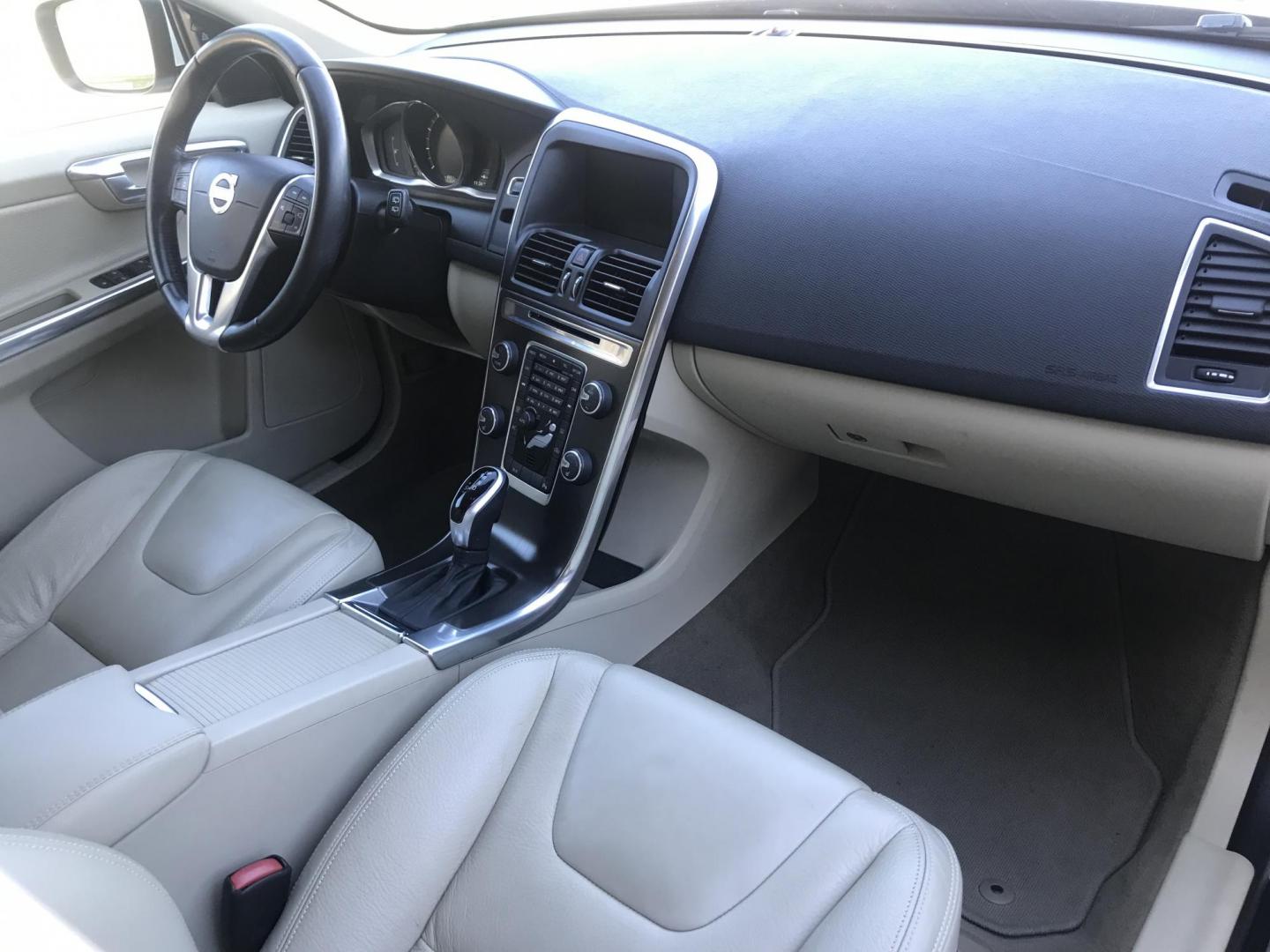 2014 WHITE /BEIGE Volvo XC60 3.2 (YV4952DL5E2) with an 3.0L L6 DOHC 24V TURBO engine, 6-Speed Automatic transmission, located at 323 E Dunlap Ave., Phoenix, AZ, 85020, (602) 331-9000, 33.567677, -112.069000 - 2014 VOLVO XC60 FWD SUV ,.......EXCELLENT condition,.... Automatic, 6cyl. 3.2L..... Ice Cold A/C, White and beige interior with leather seats in near perfect condition, Premiumm Sound CD, Power Options, Panorama Sunroof, BAckup Camera, This suv is gorgeous inside and out, Incredible gas mileage! Ari - Photo#7