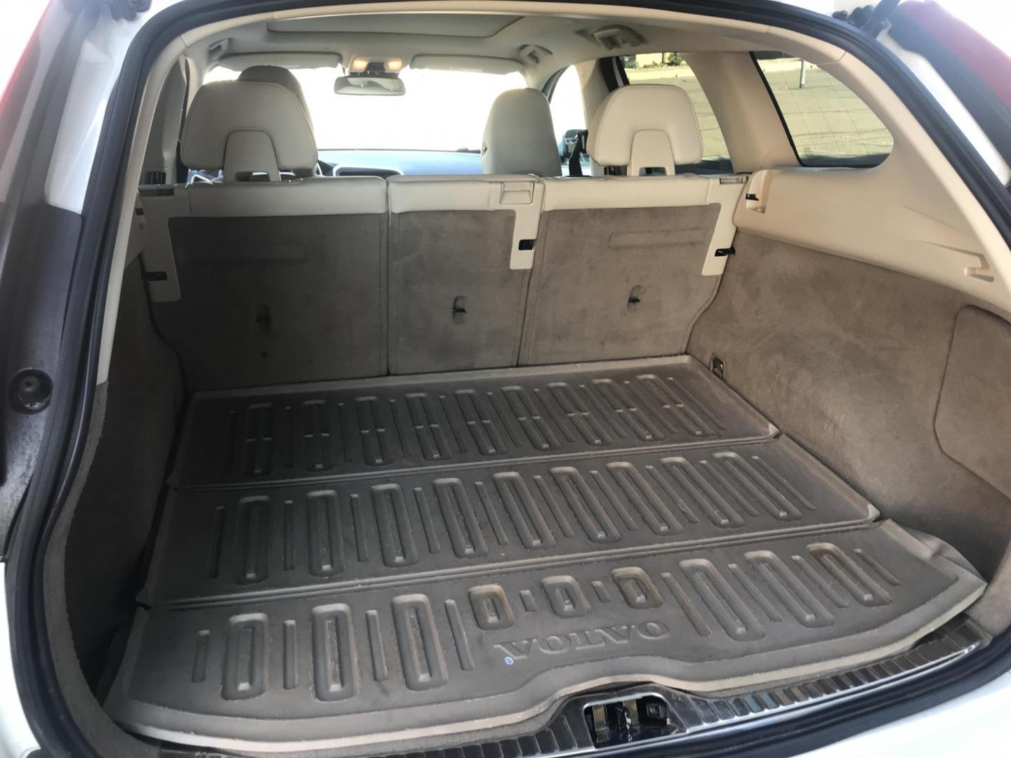 2014 WHITE /BEIGE Volvo XC60 3.2 (YV4952DL5E2) with an 3.0L L6 DOHC 24V TURBO engine, 6-Speed Automatic transmission, located at 323 E Dunlap Ave., Phoenix, AZ, 85020, (602) 331-9000, 33.567677, -112.069000 - 2014 VOLVO XC60 FWD SUV ,.......EXCELLENT condition,.... Automatic, 6cyl. 3.2L..... Ice Cold A/C, White and beige interior with leather seats in near perfect condition, Premiumm Sound CD, Power Options, Panorama Sunroof, BAckup Camera, This suv is gorgeous inside and out, Incredible gas mileage! Ari - Photo#16