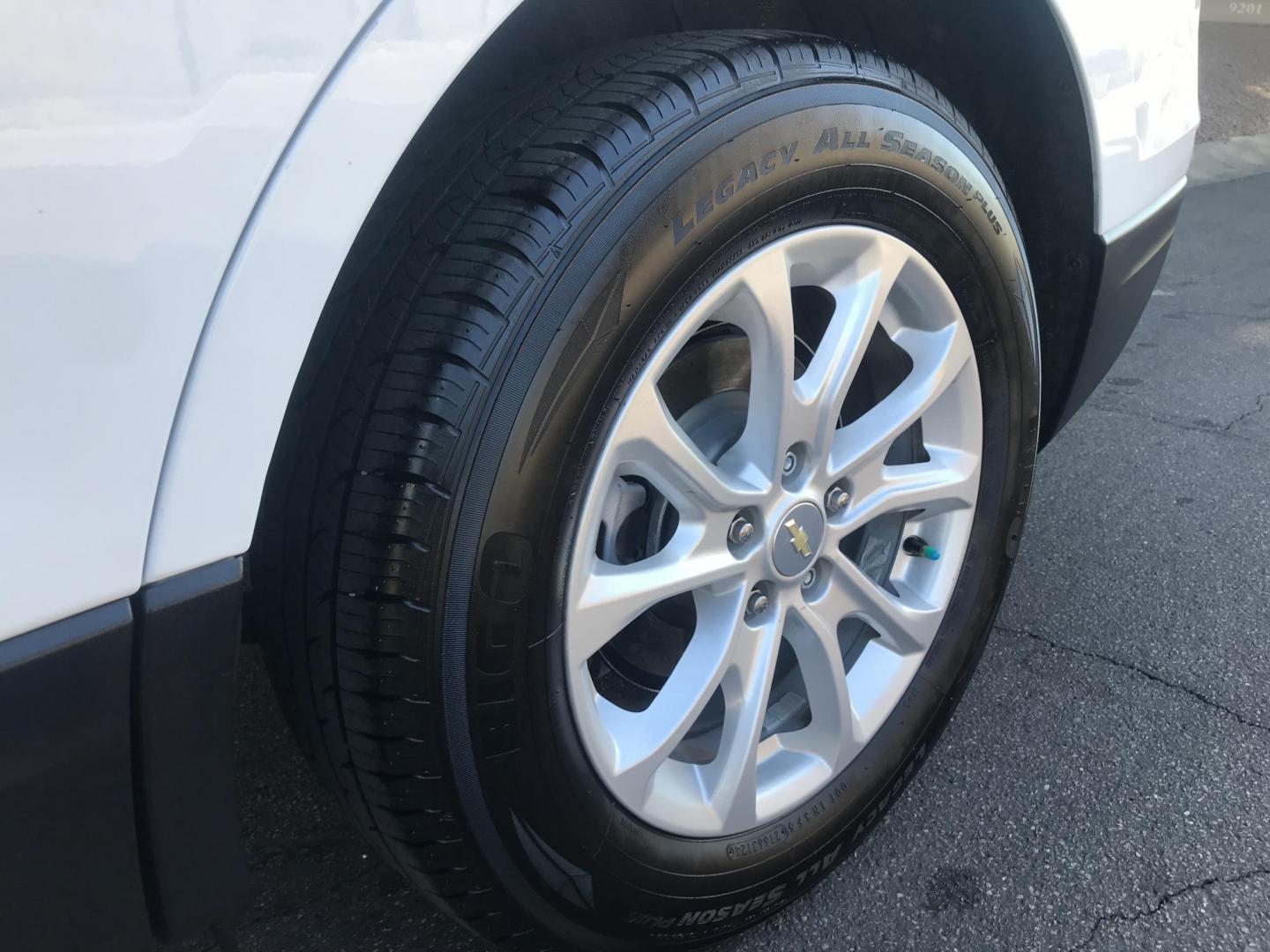 2021 WHITE /gray Chevrolet Equinox LT 2WD (3GNAXKEV2MS) with an 1.5L L4 DOHC 16V TURBO engine, 6A transmission, located at 323 E Dunlap Ave., Phoenix, AZ, 85020, (602) 331-9000, 33.567677, -112.069000 - DIESEL 2021 Chevrolet Equinox LT 2WD SUV ,.......EXCELLENT condition,.... Automatic, 4cyl. 1.5L ..... Ice Cold A/C, White and gray interior with leather seats in near perfect condition, Surround View Camera, Backup Camera, Premiumm Sound CD, Power Options, This suv is gorgeous inside and out, HARD T - Photo#17