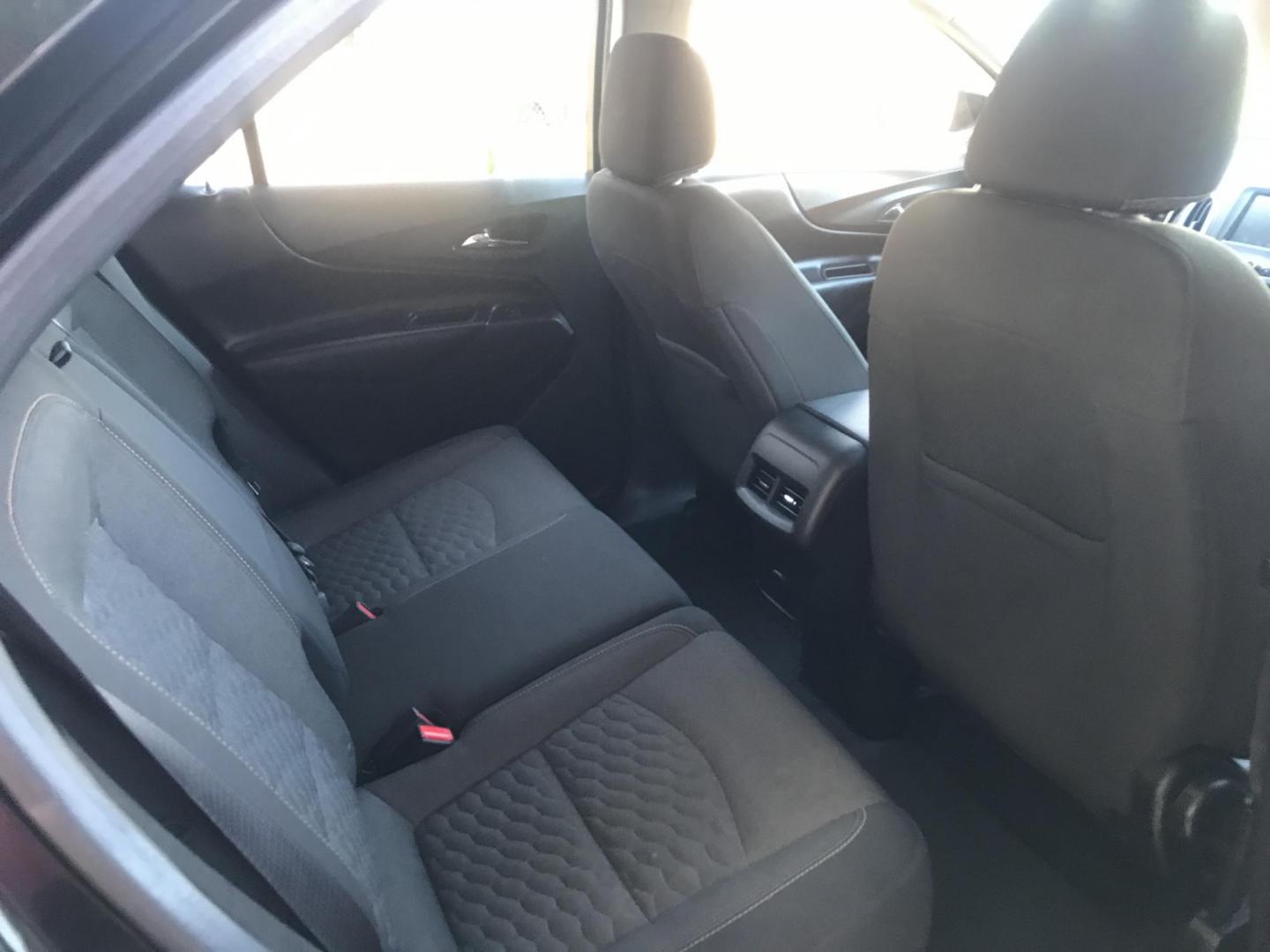 2018 gray /gray Chevrolet Equinox LT 2WD (2GNAXJEV7J6) with an 1.5L L4 DIR DOHC 16V TURBO engine, 6A transmission, located at 323 E Dunlap Ave., Phoenix, AZ, 85020, (602) 331-9000, 33.567677, -112.069000 - 2018 Chevrolet Equinox 1LT 2WD SUV ,.......EXCELLENT condition,.... Automatic, 4cyl. 1.5L ..... Ice Cold A/C, Black with gray interior withcloth seats in near perfect condition, Backup Camera, Premium Sound CD, Power Options, This suv is gorgeous inside and out, Incredible gas mileage! Arizona title - Photo#9