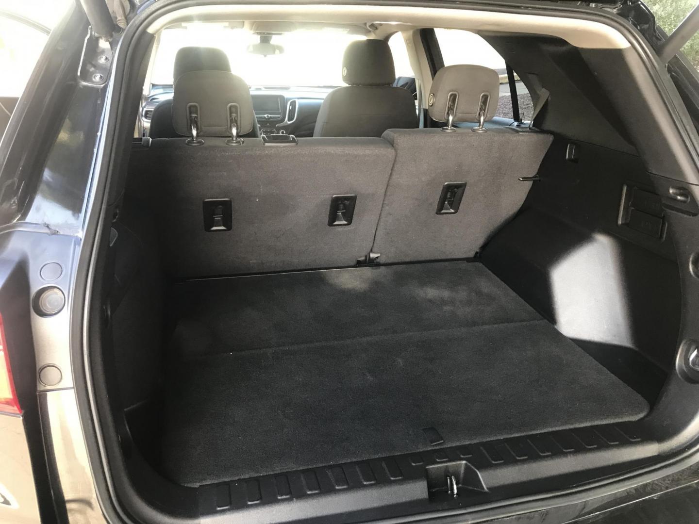 2018 gray /gray Chevrolet Equinox LT 2WD (2GNAXJEV7J6) with an 1.5L L4 DIR DOHC 16V TURBO engine, 6A transmission, located at 323 E Dunlap Ave., Phoenix, AZ, 85020, (602) 331-9000, 33.567677, -112.069000 - 2018 Chevrolet Equinox 1LT 2WD SUV ,.......EXCELLENT condition,.... Automatic, 4cyl. 1.5L ..... Ice Cold A/C, Black with gray interior withcloth seats in near perfect condition, Backup Camera, Premium Sound CD, Power Options, This suv is gorgeous inside and out, Incredible gas mileage! Arizona title - Photo#16