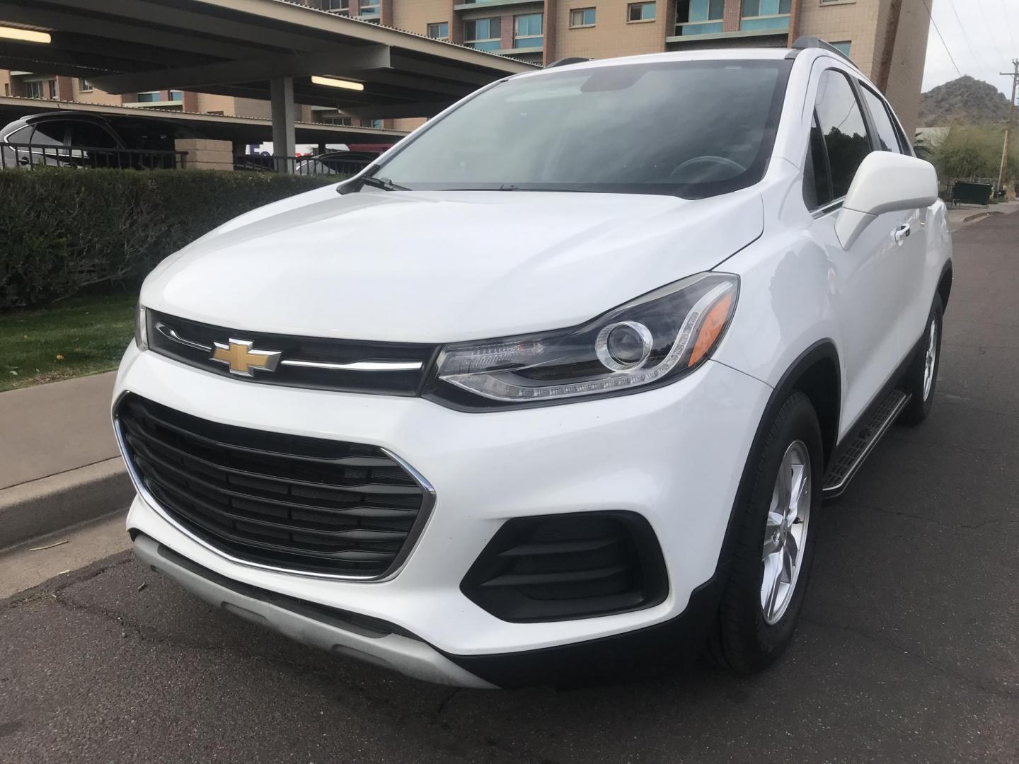 2018 WHITE /gray Chevrolet Trax LT FWD (KL7CJLSB2JB) with an 1.4L L4 DOHC 16V engine, 6A transmission, located at 323 E Dunlap Ave., Phoenix, AZ, 85020, (602) 331-9000, 33.567677, -112.069000 - 2018 Chevrolet TRAX LT Crossover SUV ,.......EXCELLENT condition,.... Automatic, 4cyl. 1.4L..... Ice Cold A/C,White and gray interior with cloth seats in near perfect condition, Backup Camera, Premium Sound CD, Power Options, This suv is gorgeous inside and out, Incredible gas mileage! Arizona title - Photo#0
