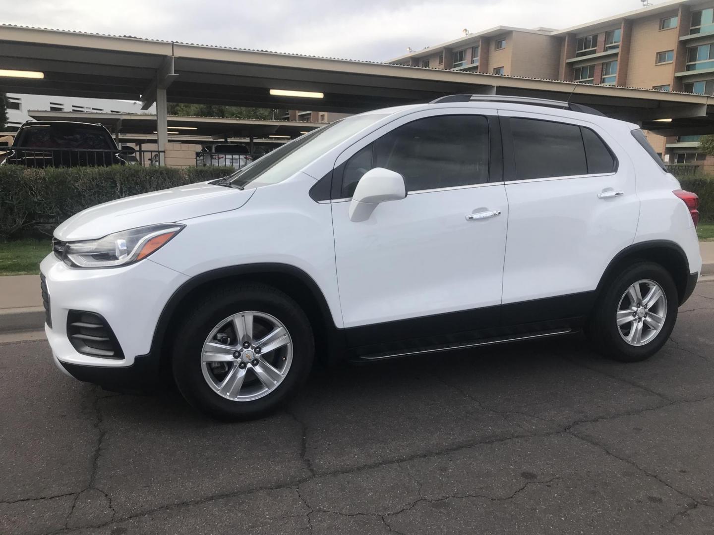 2018 WHITE /gray Chevrolet Trax LT FWD (KL7CJLSB2JB) with an 1.4L L4 DOHC 16V engine, 6A transmission, located at 323 E Dunlap Ave., Phoenix, AZ, 85020, (602) 331-9000, 33.567677, -112.069000 - 2018 Chevrolet TRAX LT Crossover SUV ,.......EXCELLENT condition,.... Automatic, 4cyl. 1.4L..... Ice Cold A/C,White and gray interior with cloth seats in near perfect condition, Backup Camera, Premium Sound CD, Power Options, This suv is gorgeous inside and out, Incredible gas mileage! Arizona title - Photo#2