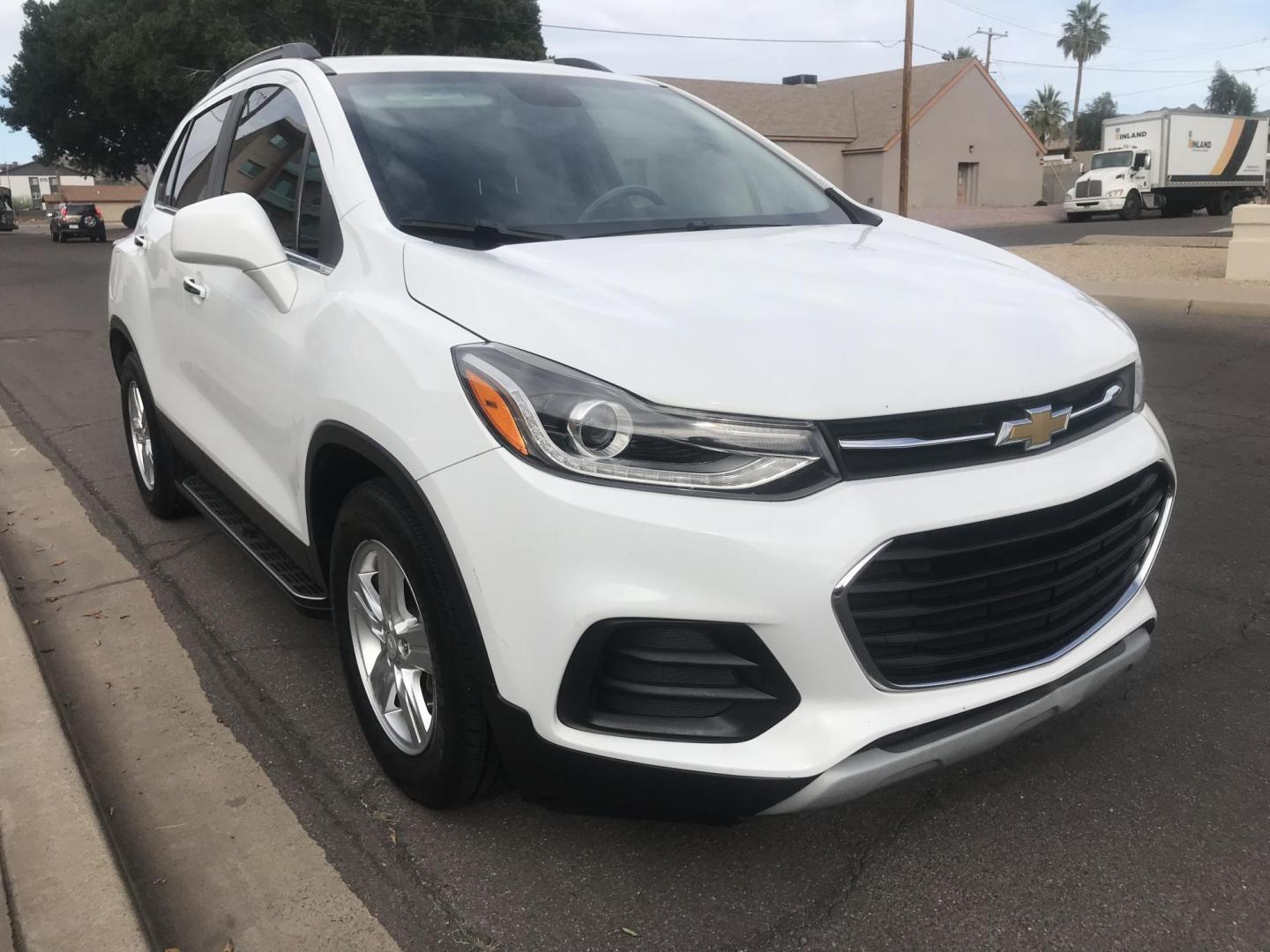 2018 WHITE /gray Chevrolet Trax LT FWD (KL7CJLSB2JB) with an 1.4L L4 DOHC 16V engine, 6A transmission, located at 323 E Dunlap Ave., Phoenix, AZ, 85020, (602) 331-9000, 33.567677, -112.069000 - 2018 Chevrolet TRAX LT Crossover SUV ,.......EXCELLENT condition,.... Automatic, 4cyl. 1.4L..... Ice Cold A/C,White and gray interior with cloth seats in near perfect condition, Backup Camera, Premium Sound CD, Power Options, This suv is gorgeous inside and out, Incredible gas mileage! Arizona title - Photo#4