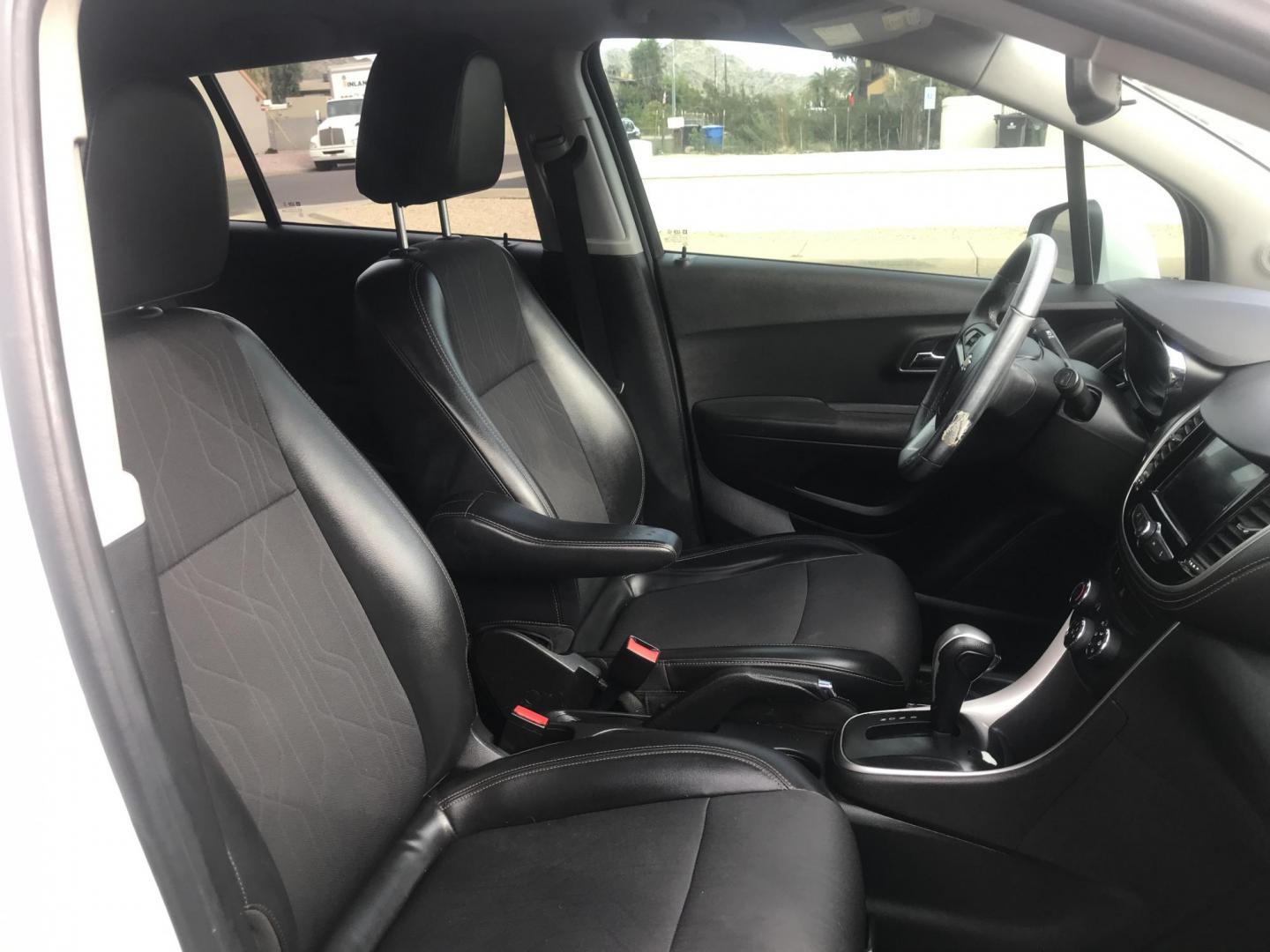 2018 WHITE /gray Chevrolet Trax LT FWD (KL7CJLSB2JB) with an 1.4L L4 DOHC 16V engine, 6A transmission, located at 323 E Dunlap Ave., Phoenix, AZ, 85020, (602) 331-9000, 33.567677, -112.069000 - 2018 Chevrolet TRAX LT Crossover SUV ,.......EXCELLENT condition,.... Automatic, 4cyl. 1.4L..... Ice Cold A/C,White and gray interior with cloth seats in near perfect condition, Backup Camera, Premium Sound CD, Power Options, This suv is gorgeous inside and out, Incredible gas mileage! Arizona title - Photo#8