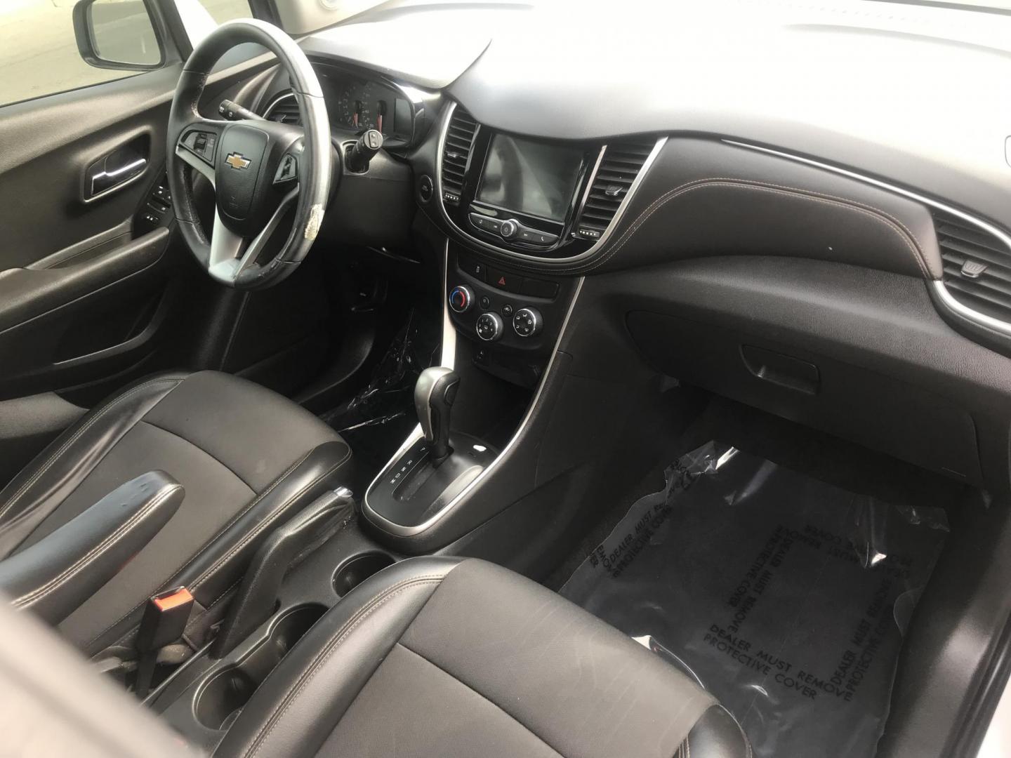 2018 WHITE /gray Chevrolet Trax LT FWD (KL7CJLSB2JB) with an 1.4L L4 DOHC 16V engine, 6A transmission, located at 323 E Dunlap Ave., Phoenix, AZ, 85020, (602) 331-9000, 33.567677, -112.069000 - 2018 Chevrolet TRAX LT Crossover SUV ,.......EXCELLENT condition,.... Automatic, 4cyl. 1.4L..... Ice Cold A/C,White and gray interior with cloth seats in near perfect condition, Backup Camera, Premium Sound CD, Power Options, This suv is gorgeous inside and out, Incredible gas mileage! Arizona title - Photo#7