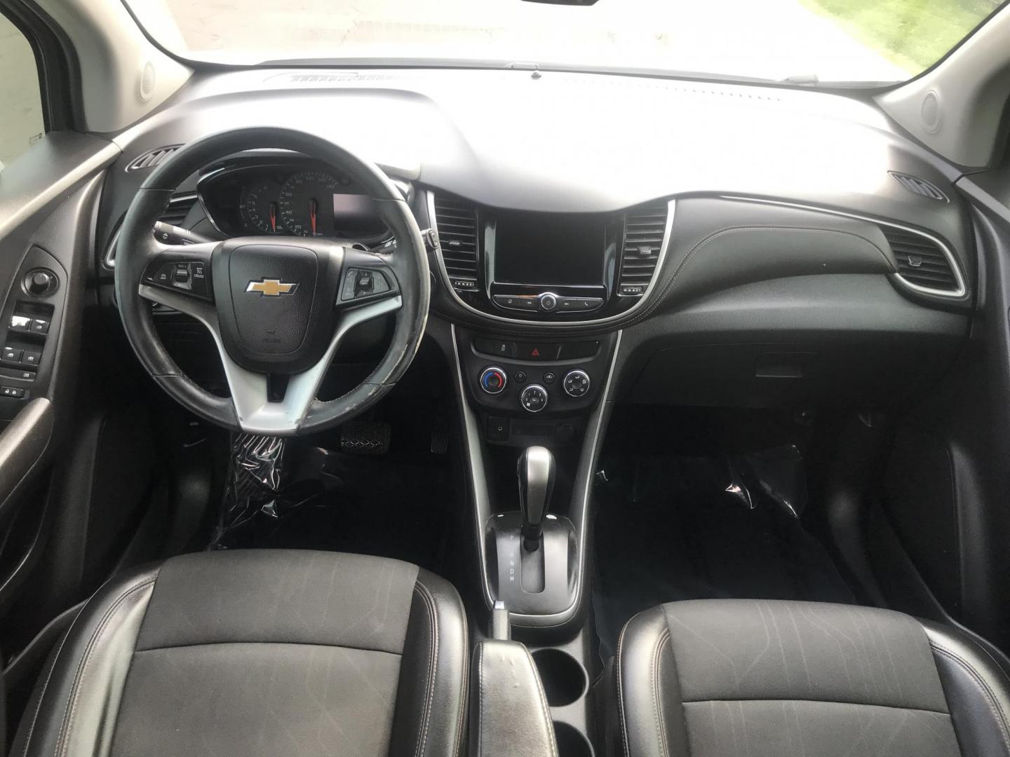 2018 WHITE /gray Chevrolet Trax LT FWD (KL7CJLSB2JB) with an 1.4L L4 DOHC 16V engine, 6A transmission, located at 323 E Dunlap Ave., Phoenix, AZ, 85020, (602) 331-9000, 33.567677, -112.069000 - 2018 Chevrolet TRAX LT Crossover SUV ,.......EXCELLENT condition,.... Automatic, 4cyl. 1.4L..... Ice Cold A/C,White and gray interior with cloth seats in near perfect condition, Backup Camera, Premium Sound CD, Power Options, This suv is gorgeous inside and out, Incredible gas mileage! Arizona title - Photo#10