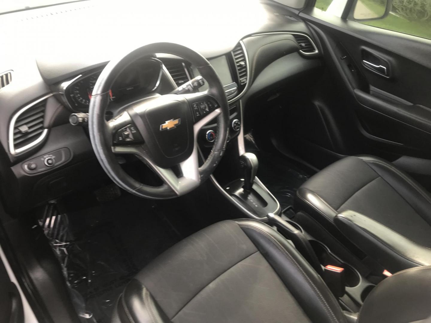 2018 WHITE /gray Chevrolet Trax LT FWD (KL7CJLSB2JB) with an 1.4L L4 DOHC 16V engine, 6A transmission, located at 323 E Dunlap Ave., Phoenix, AZ, 85020, (602) 331-9000, 33.567677, -112.069000 - 2018 Chevrolet TRAX LT Crossover SUV ,.......EXCELLENT condition,.... Automatic, 4cyl. 1.4L..... Ice Cold A/C,White and gray interior with cloth seats in near perfect condition, Backup Camera, Premium Sound CD, Power Options, This suv is gorgeous inside and out, Incredible gas mileage! Arizona title - Photo#12