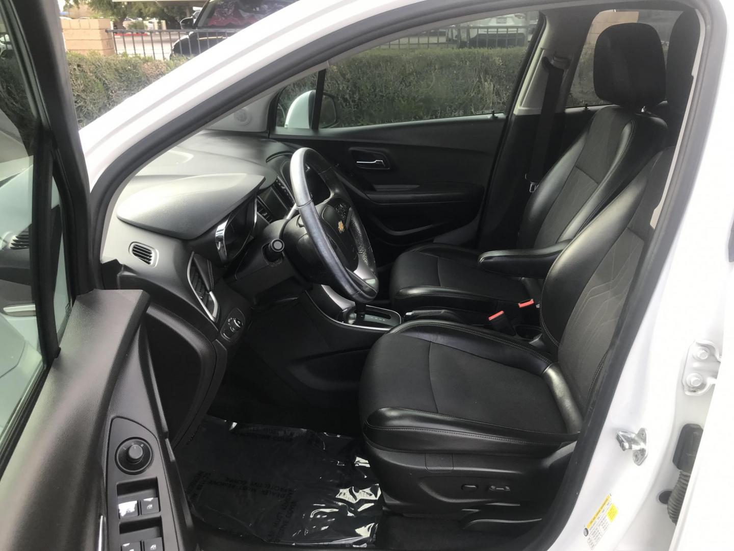 2018 WHITE /gray Chevrolet Trax LT FWD (KL7CJLSB2JB) with an 1.4L L4 DOHC 16V engine, 6A transmission, located at 323 E Dunlap Ave., Phoenix, AZ, 85020, (602) 331-9000, 33.567677, -112.069000 - 2018 Chevrolet TRAX LT Crossover SUV ,.......EXCELLENT condition,.... Automatic, 4cyl. 1.4L..... Ice Cold A/C,White and gray interior with cloth seats in near perfect condition, Backup Camera, Premium Sound CD, Power Options, This suv is gorgeous inside and out, Incredible gas mileage! Arizona title - Photo#13