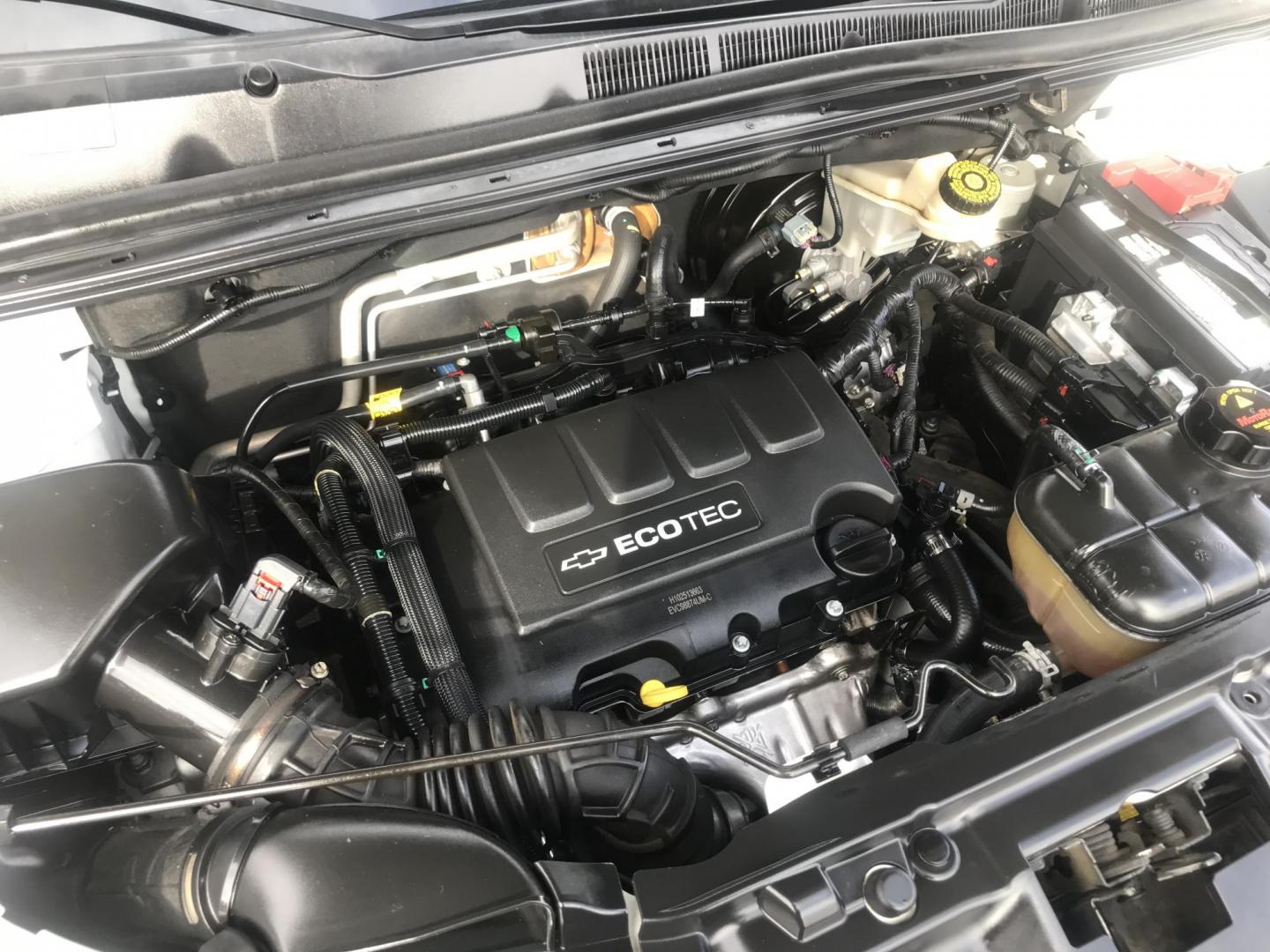 2018 WHITE /gray Chevrolet Trax LT FWD (KL7CJLSB2JB) with an 1.4L L4 DOHC 16V engine, 6A transmission, located at 323 E Dunlap Ave., Phoenix, AZ, 85020, (602) 331-9000, 33.567677, -112.069000 - 2018 Chevrolet TRAX LT Crossover SUV ,.......EXCELLENT condition,.... Automatic, 4cyl. 1.4L..... Ice Cold A/C,White and gray interior with cloth seats in near perfect condition, Backup Camera, Premium Sound CD, Power Options, This suv is gorgeous inside and out, Incredible gas mileage! Arizona title - Photo#15