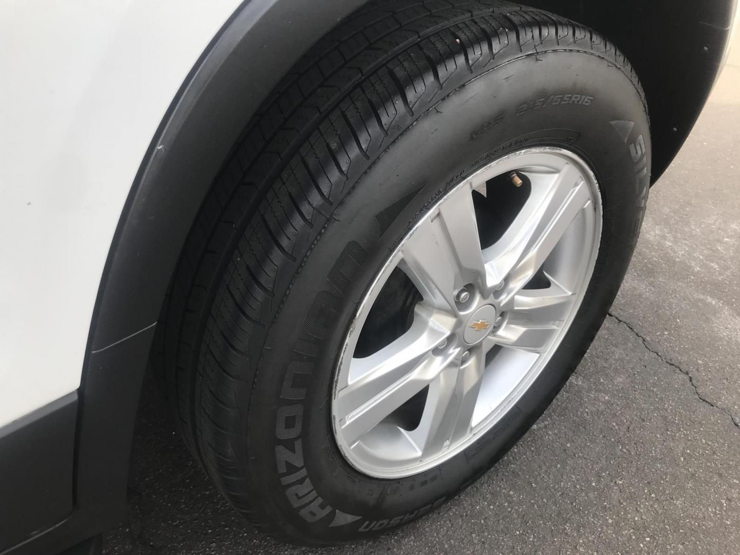 2018 WHITE /gray Chevrolet Trax LT FWD (KL7CJLSB2JB) with an 1.4L L4 DOHC 16V engine, 6A transmission, located at 323 E Dunlap Ave., Phoenix, AZ, 85020, (602) 331-9000, 33.567677, -112.069000 - 2018 Chevrolet TRAX LT Crossover SUV ,.......EXCELLENT condition,.... Automatic, 4cyl. 1.4L..... Ice Cold A/C,White and gray interior with cloth seats in near perfect condition, Backup Camera, Premium Sound CD, Power Options, This suv is gorgeous inside and out, Incredible gas mileage! Arizona title - Photo#16