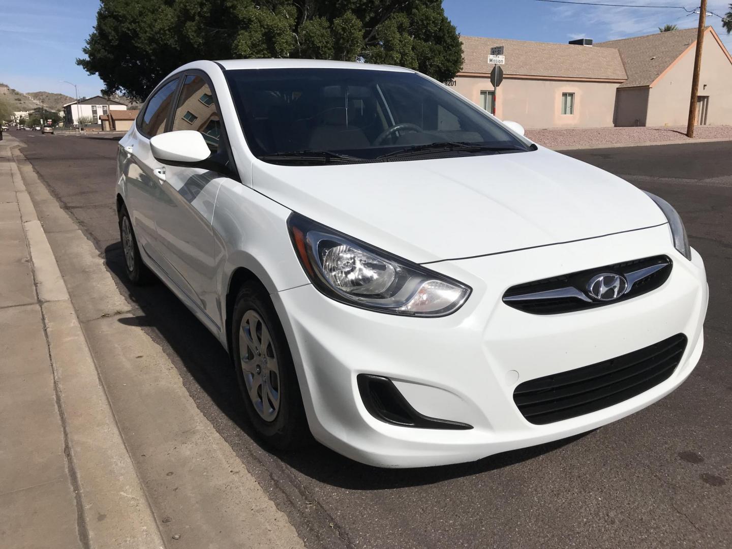 2013 WHITE /tan Hyundai Accent GLS 4-Door (KMHCT4AE7DU) with an 1.6L L4 DOHC 16V engine, located at 323 E Dunlap Ave., Phoenix, AZ, 85020, (602) 331-9000, 33.567677, -112.069000 - 2013 Hyundai Accent GLS , Automatic, 1.6L , 4cyl. Super Economical ............ Low 120k miles, .... A Must See!! ....... Ice cold AC...... The car is gorgeous inside and out. Power windows, Power door locks, Premium Stereo/CD Player, Beautiful White and black interior with tan cloth seats, Clean Ar - Photo#4