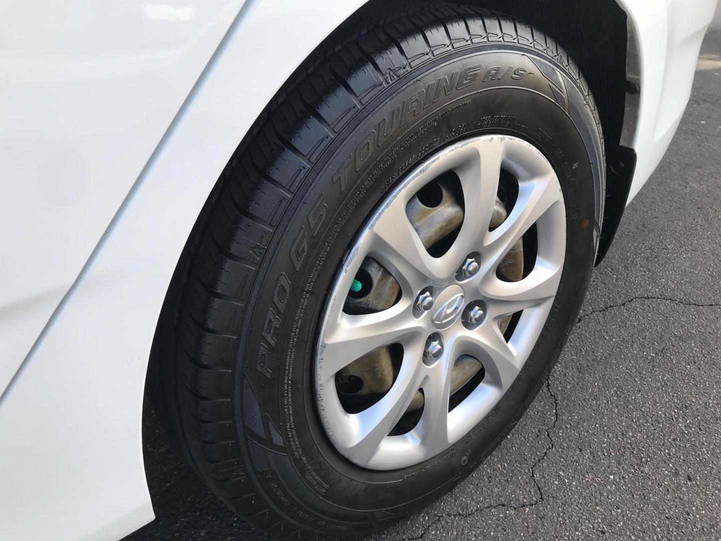 2013 WHITE /tan Hyundai Accent GLS 4-Door (KMHCT4AE7DU) with an 1.6L L4 DOHC 16V engine, located at 323 E Dunlap Ave., Phoenix, AZ, 85020, (602) 331-9000, 33.567677, -112.069000 - 2013 Hyundai Accent GLS , Automatic, 1.6L , 4cyl. Super Economical ............ Low 120k miles, .... A Must See!! ....... Ice cold AC...... The car is gorgeous inside and out. Power windows, Power door locks, Premium Stereo/CD Player, Beautiful White and black interior with tan cloth seats, Clean Ar - Photo#16