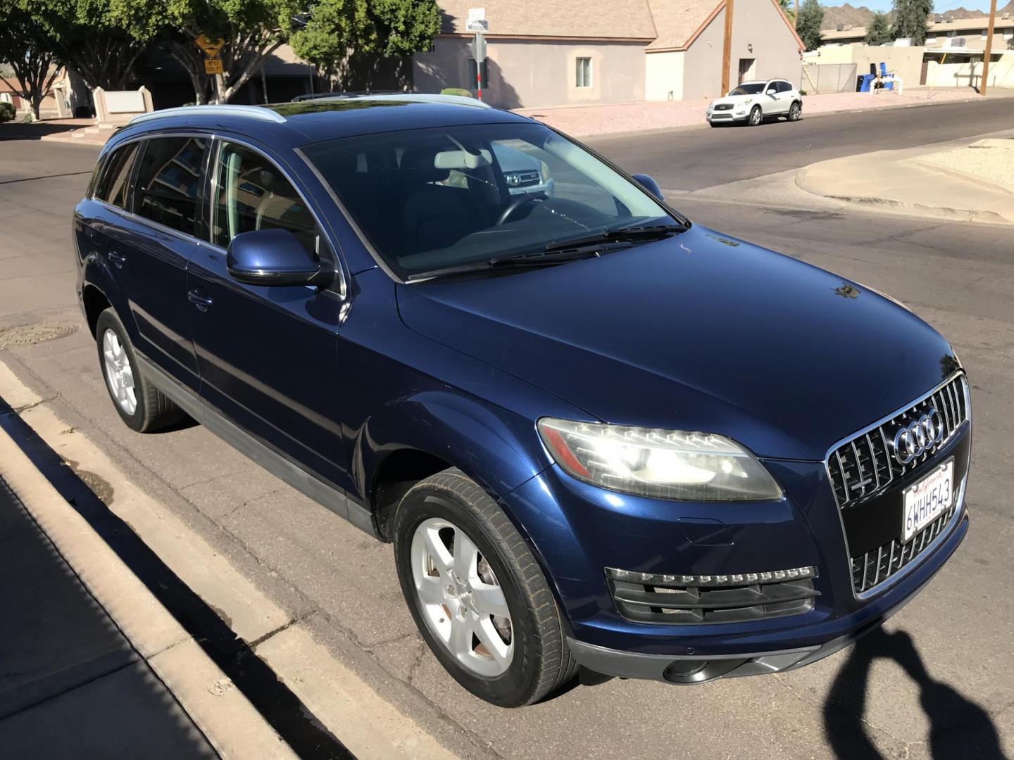 2012 BLUE /brown and gray Audi Q7 3.0 Premium quattro (WA1LGAFEXCD) with an 3.0L V6 DOHC 24V TURBO engine, 8-Speed Automatic transmission, located at 323 E Dunlap Ave., Phoenix, AZ, 85020, (602) 331-9000, 33.567677, -112.069000 - 2012 AUDI Q7 with 3RD ROW SEATING SUV, 4WD AWD ......Low mileage .... A Must See!!..... Cold cold AC. Loaded with Power Options, Beautiful brown leather seats, Panorama Sunroof, Back-up Camera, Clean Arizona title , Runs and Drives Excellent. Great Family SUV, passed emissions. Call or text Dave 6 - Photo#5
