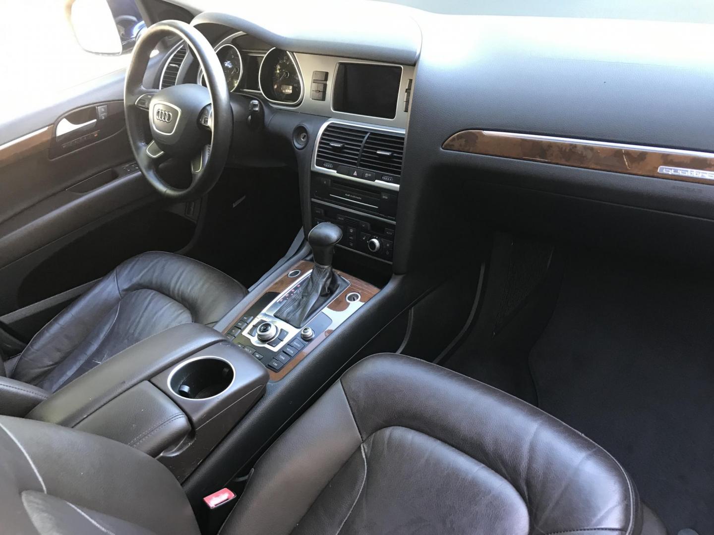 2012 BLUE /brown and gray Audi Q7 3.0 Premium quattro (WA1LGAFEXCD) with an 3.0L V6 DOHC 24V TURBO engine, 8-Speed Automatic transmission, located at 323 E Dunlap Ave., Phoenix, AZ, 85020, (602) 331-9000, 33.567677, -112.069000 - 2012 AUDI Q7 with 3RD ROW SEATING SUV, 4WD AWD ......Low mileage .... A Must See!!..... Cold cold AC. Loaded with Power Options, Beautiful brown leather seats, Panorama Sunroof, Back-up Camera, Clean Arizona title , Runs and Drives Excellent. Great Family SUV, passed emissions. Call or text Dave 6 - Photo#7