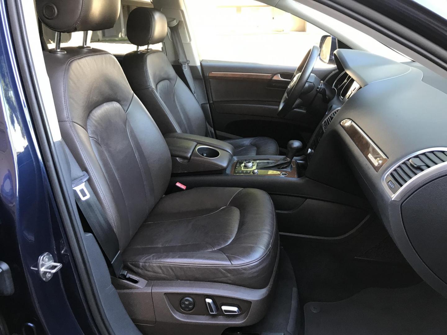 2012 BLUE /brown and gray Audi Q7 3.0 Premium quattro (WA1LGAFEXCD) with an 3.0L V6 DOHC 24V TURBO engine, 8-Speed Automatic transmission, located at 323 E Dunlap Ave., Phoenix, AZ, 85020, (602) 331-9000, 33.567677, -112.069000 - 2012 AUDI Q7 with 3RD ROW SEATING SUV, 4WD AWD ......Low mileage .... A Must See!!..... Cold cold AC. Loaded with Power Options, Beautiful brown leather seats, Panorama Sunroof, Back-up Camera, Clean Arizona title , Runs and Drives Excellent. Great Family SUV, passed emissions. Call or text Dave 6 - Photo#8