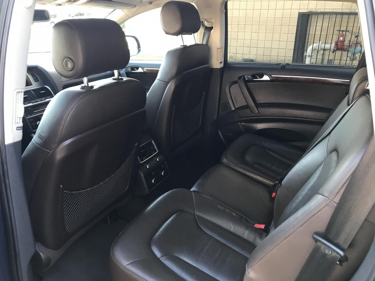 2012 BLUE /brown and gray Audi Q7 3.0 Premium quattro (WA1LGAFEXCD) with an 3.0L V6 DOHC 24V TURBO engine, 8-Speed Automatic transmission, located at 323 E Dunlap Ave., Phoenix, AZ, 85020, (602) 331-9000, 33.567677, -112.069000 - 2012 AUDI Q7 with 3RD ROW SEATING SUV, 4WD AWD ......Low mileage .... A Must See!!..... Cold cold AC. Loaded with Power Options, Beautiful brown leather seats, Panorama Sunroof, Back-up Camera, Clean Arizona title , Runs and Drives Excellent. Great Family SUV, passed emissions. Call or text Dave 6 - Photo#12