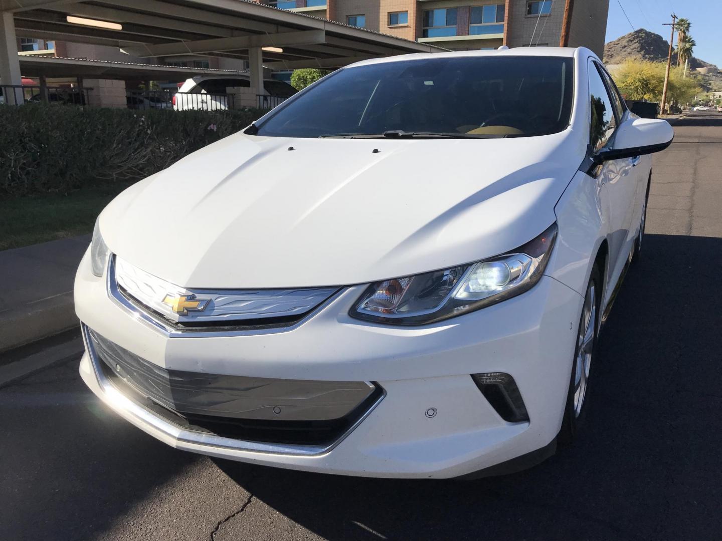 2017 WHITE /brown and gray Chevrolet Volt LTZ (1G1RD6S53HU) with an 1.5L L4 DOHC 16V engine, CVT transmission, located at 323 E Dunlap Ave., Phoenix, AZ, 85020, (602) 331-9000, 33.567677, -112.069000 - 2017 CHEVROLET VOLT LTZ ,.......A Must See!! .... GREAT GAS SAVER !!!.... ICE COLD AC, Amazing MPG, Plug-in hybrid, The car is gorgeous inside and out. Power windows, Power door locks, Backup camera, Beautiful white exterior with brown seats seats in near perfect condition, Clean Arizona title , Run - Photo#0