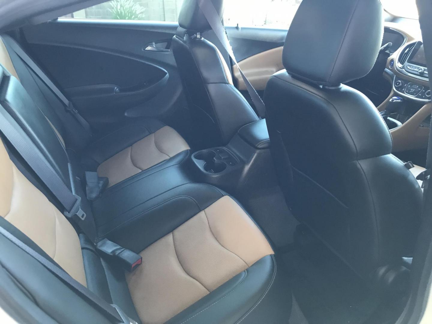 2017 WHITE /brown and gray Chevrolet Volt LTZ (1G1RD6S53HU) with an 1.5L L4 DOHC 16V engine, CVT transmission, located at 323 E Dunlap Ave., Phoenix, AZ, 85020, (602) 331-9000, 33.567677, -112.069000 - 2017 CHEVROLET VOLT LTZ ,.......A Must See!! .... GREAT GAS SAVER !!!.... ICE COLD AC, Amazing MPG, Plug-in hybrid, The car is gorgeous inside and out. Power windows, Power door locks, Backup camera, Beautiful white exterior with brown seats seats in near perfect condition, Clean Arizona title , Run - Photo#9