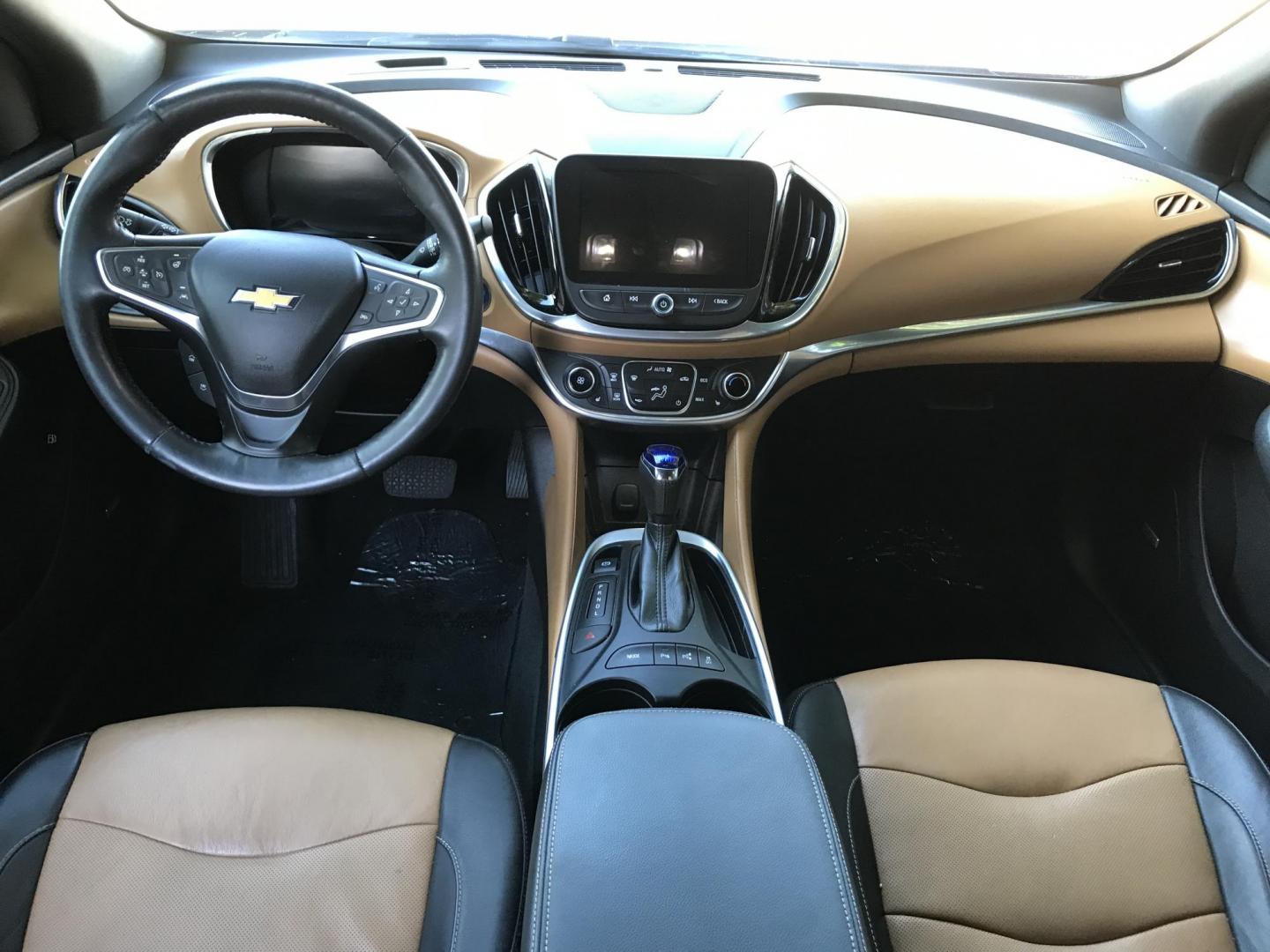 2017 WHITE /brown and gray Chevrolet Volt LTZ (1G1RD6S53HU) with an 1.5L L4 DOHC 16V engine, CVT transmission, located at 323 E Dunlap Ave., Phoenix, AZ, 85020, (602) 331-9000, 33.567677, -112.069000 - 2017 CHEVROLET VOLT LTZ ,.......A Must See!! .... GREAT GAS SAVER !!!.... ICE COLD AC, Amazing MPG, Plug-in hybrid, The car is gorgeous inside and out. Power windows, Power door locks, Backup camera, Beautiful white exterior with brown seats seats in near perfect condition, Clean Arizona title , Run - Photo#10