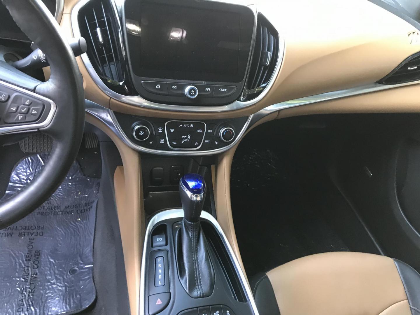 2017 WHITE /brown and gray Chevrolet Volt LTZ (1G1RD6S53HU) with an 1.5L L4 DOHC 16V engine, CVT transmission, located at 323 E Dunlap Ave., Phoenix, AZ, 85020, (602) 331-9000, 33.567677, -112.069000 - 2017 CHEVROLET VOLT LTZ ,.......A Must See!! .... GREAT GAS SAVER !!!.... ICE COLD AC, Amazing MPG, Plug-in hybrid, The car is gorgeous inside and out. Power windows, Power door locks, Backup camera, Beautiful white exterior with brown seats seats in near perfect condition, Clean Arizona title , Run - Photo#14