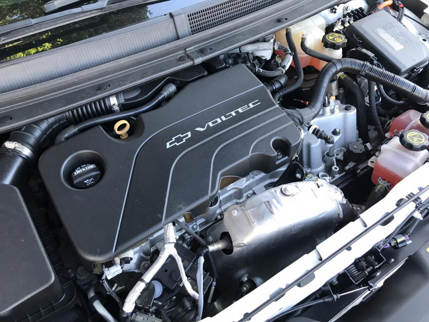 2017 WHITE /brown and gray Chevrolet Volt LTZ (1G1RD6S53HU) with an 1.5L L4 DOHC 16V engine, CVT transmission, located at 323 E Dunlap Ave., Phoenix, AZ, 85020, (602) 331-9000, 33.567677, -112.069000 - 2017 CHEVROLET VOLT LTZ ,.......A Must See!! .... GREAT GAS SAVER !!!.... ICE COLD AC, Amazing MPG, Plug-in hybrid, The car is gorgeous inside and out. Power windows, Power door locks, Backup camera, Beautiful white exterior with brown seats seats in near perfect condition, Clean Arizona title , Run - Photo#15