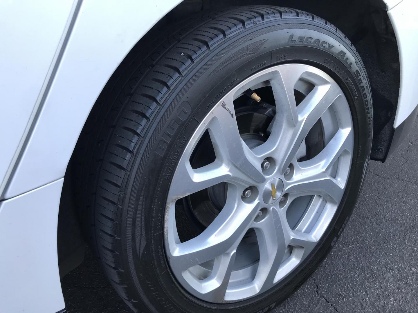 2017 WHITE /brown and gray Chevrolet Volt LTZ (1G1RD6S53HU) with an 1.5L L4 DOHC 16V engine, CVT transmission, located at 323 E Dunlap Ave., Phoenix, AZ, 85020, (602) 331-9000, 33.567677, -112.069000 - 2017 CHEVROLET VOLT LTZ ,.......A Must See!! .... GREAT GAS SAVER !!!.... ICE COLD AC, Amazing MPG, Plug-in hybrid, The car is gorgeous inside and out. Power windows, Power door locks, Backup camera, Beautiful white exterior with brown seats seats in near perfect condition, Clean Arizona title , Run - Photo#16