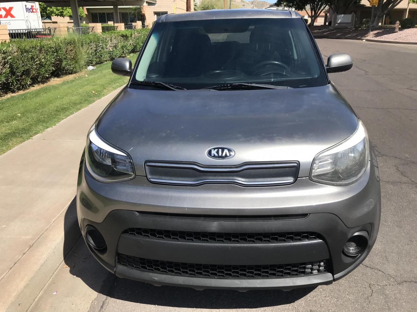 2018 gray /black Kia Soul Base 6M (KNDJN2A2XJ7) with an 1.6L L4 DOHC 16V engine, 6M transmission, located at 323 E Dunlap Ave., Phoenix, AZ, 85020, (602) 331-9000, 33.567677, -112.069000 - Photo#3