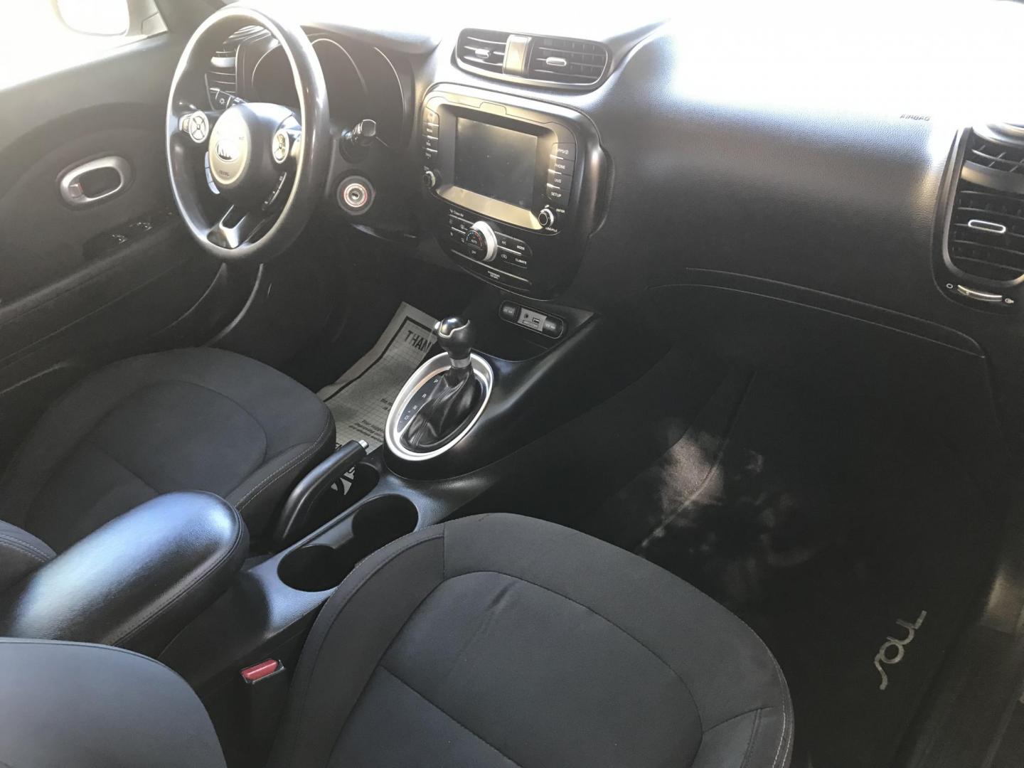 2018 gray /black Kia Soul Base 6M (KNDJN2A2XJ7) with an 1.6L L4 DOHC 16V engine, 6M transmission, located at 323 E Dunlap Ave., Phoenix, AZ, 85020, (602) 331-9000, 33.567677, -112.069000 - Photo#6