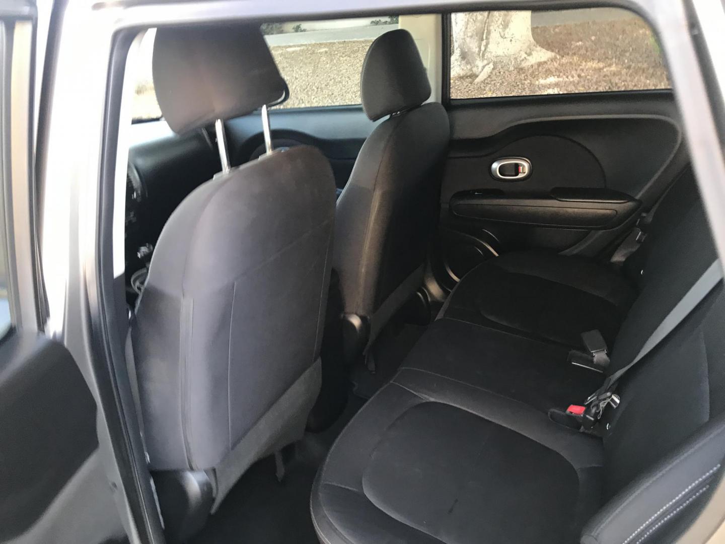 2018 gray /black Kia Soul Base 6M (KNDJN2A2XJ7) with an 1.6L L4 DOHC 16V engine, 6M transmission, located at 323 E Dunlap Ave., Phoenix, AZ, 85020, (602) 331-9000, 33.567677, -112.069000 - Photo#10
