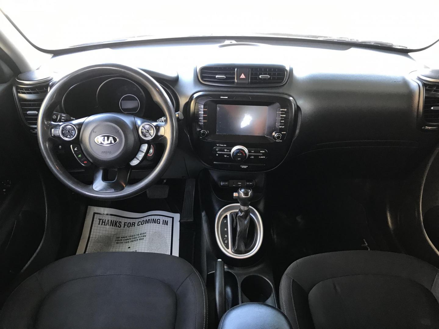 2018 gray /black Kia Soul Base 6M (KNDJN2A2XJ7) with an 1.6L L4 DOHC 16V engine, 6M transmission, located at 323 E Dunlap Ave., Phoenix, AZ, 85020, (602) 331-9000, 33.567677, -112.069000 - Photo#9