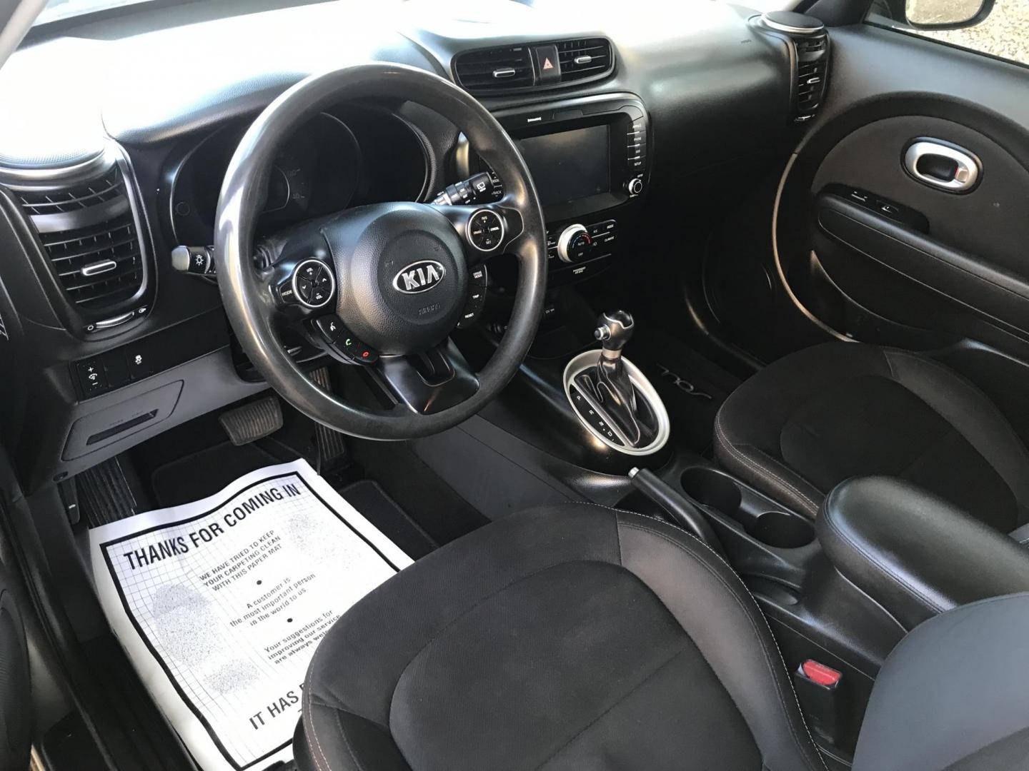 2018 gray /black Kia Soul Base 6M (KNDJN2A2XJ7) with an 1.6L L4 DOHC 16V engine, 6M transmission, located at 323 E Dunlap Ave., Phoenix, AZ, 85020, (602) 331-9000, 33.567677, -112.069000 - Photo#11