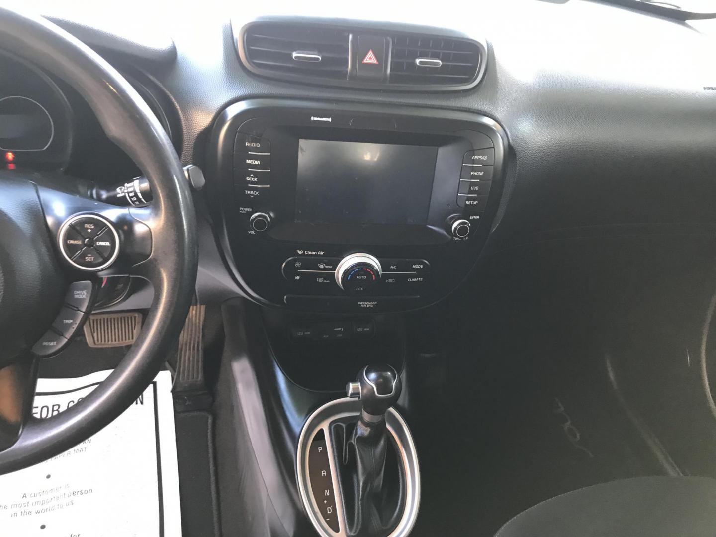 2018 gray /black Kia Soul Base 6M (KNDJN2A2XJ7) with an 1.6L L4 DOHC 16V engine, 6M transmission, located at 323 E Dunlap Ave., Phoenix, AZ, 85020, (602) 331-9000, 33.567677, -112.069000 - Photo#13
