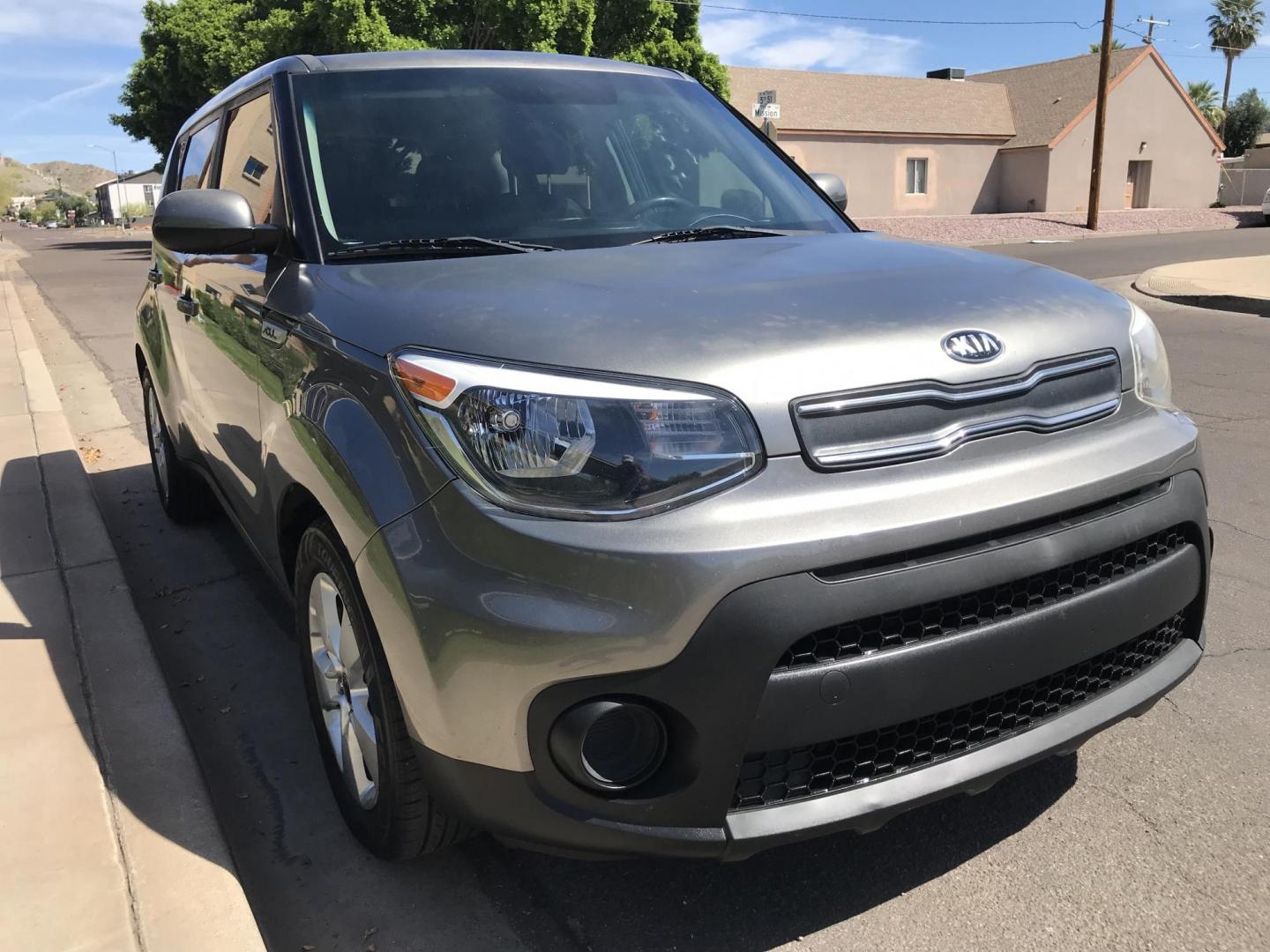 2018 gray /black Kia Soul Base 6M (KNDJN2A2XJ7) with an 1.6L L4 DOHC 16V engine, 6M transmission, located at 323 E Dunlap Ave., Phoenix, AZ, 85020, (602) 331-9000, 33.567677, -112.069000 - Photo#16